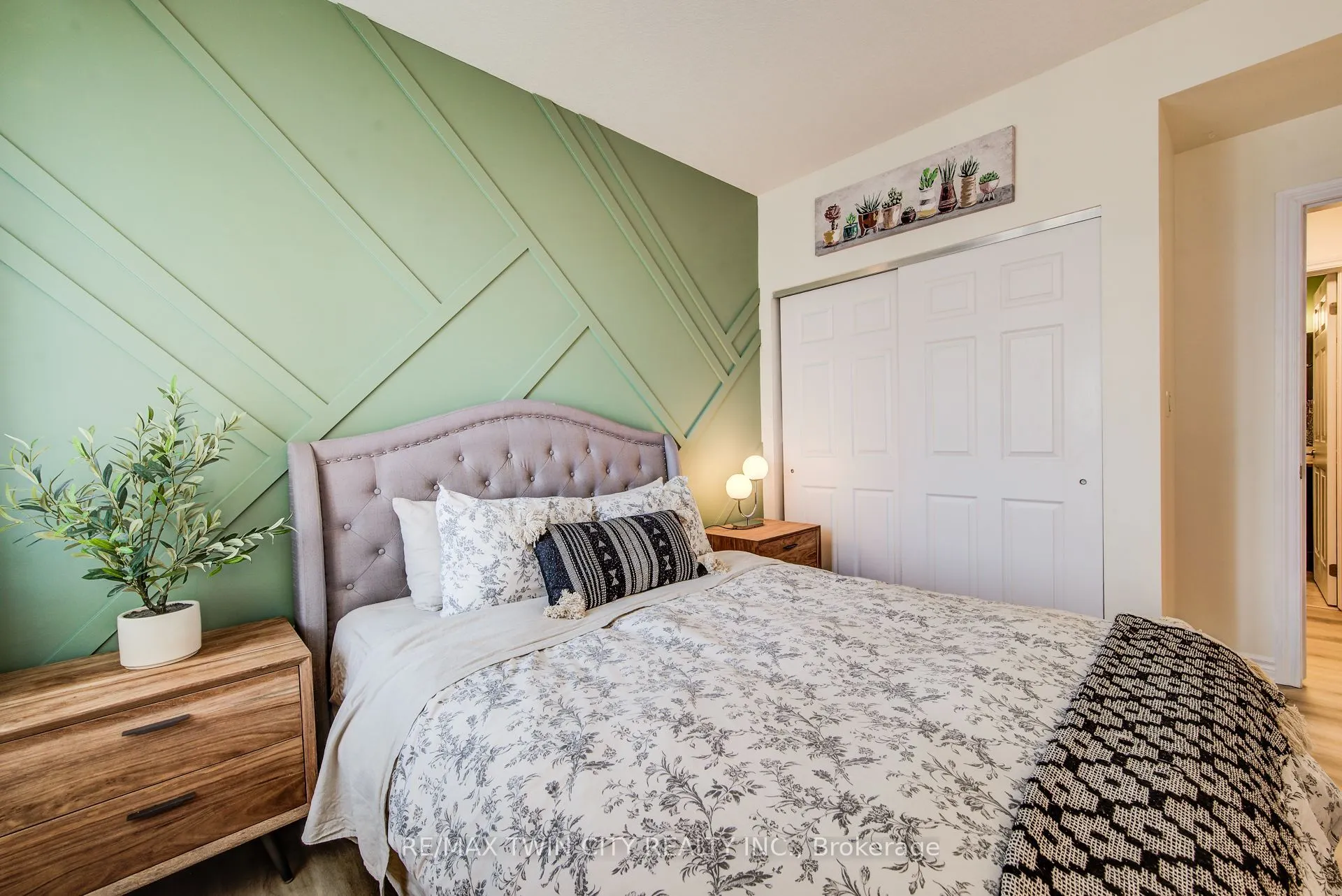 2 Colonial Drive, #401