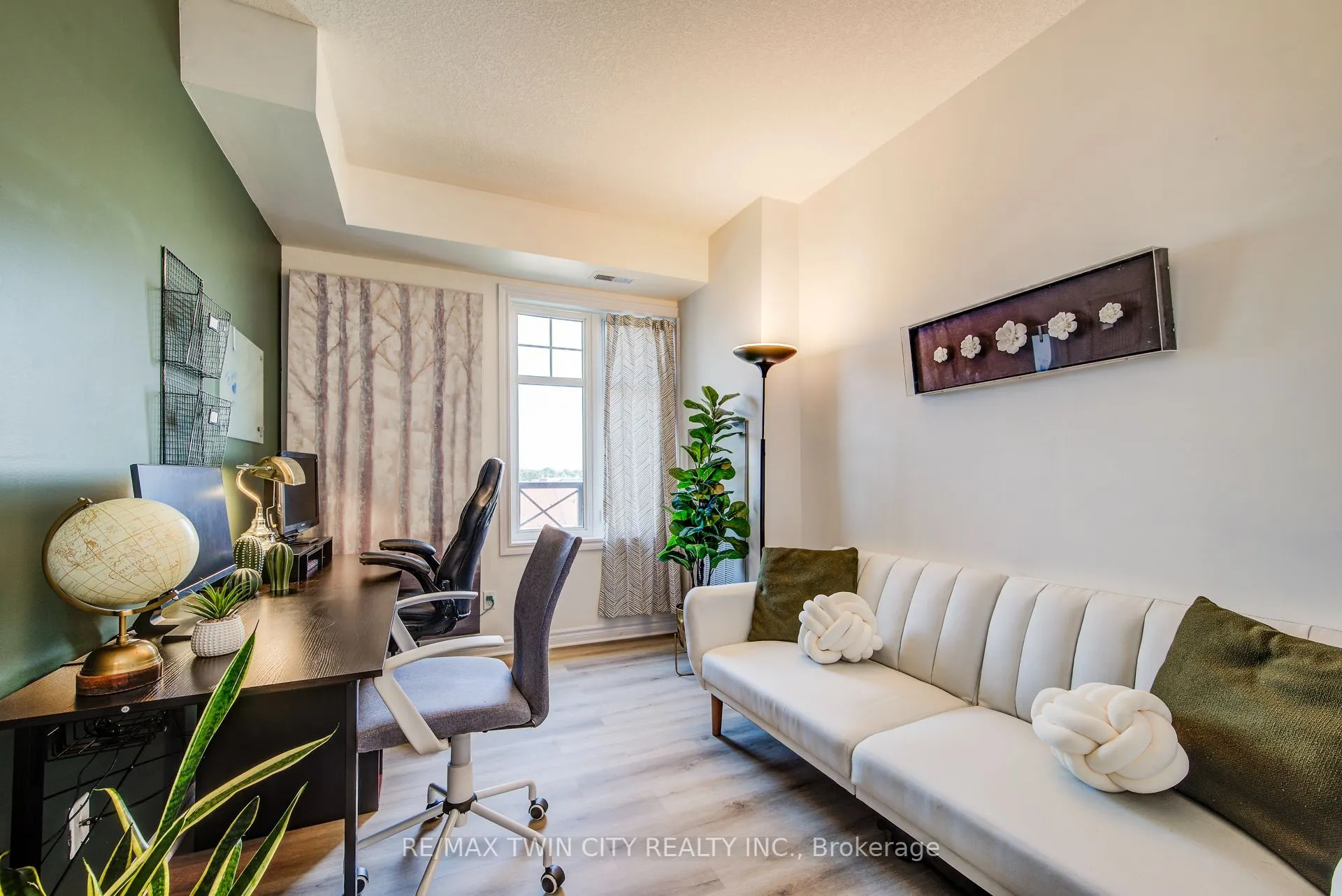 2 Colonial Drive, #401