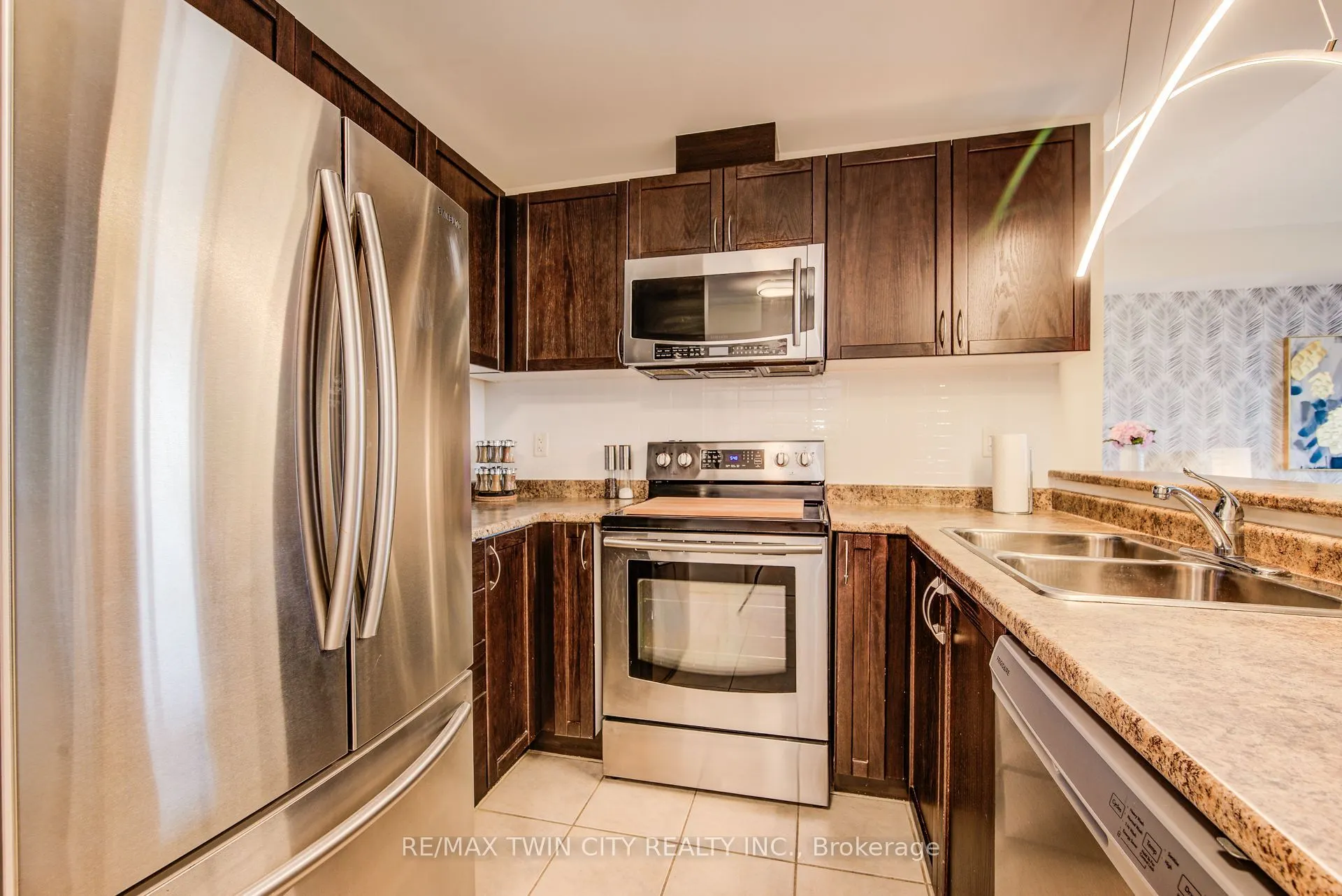 2 Colonial Drive, #401