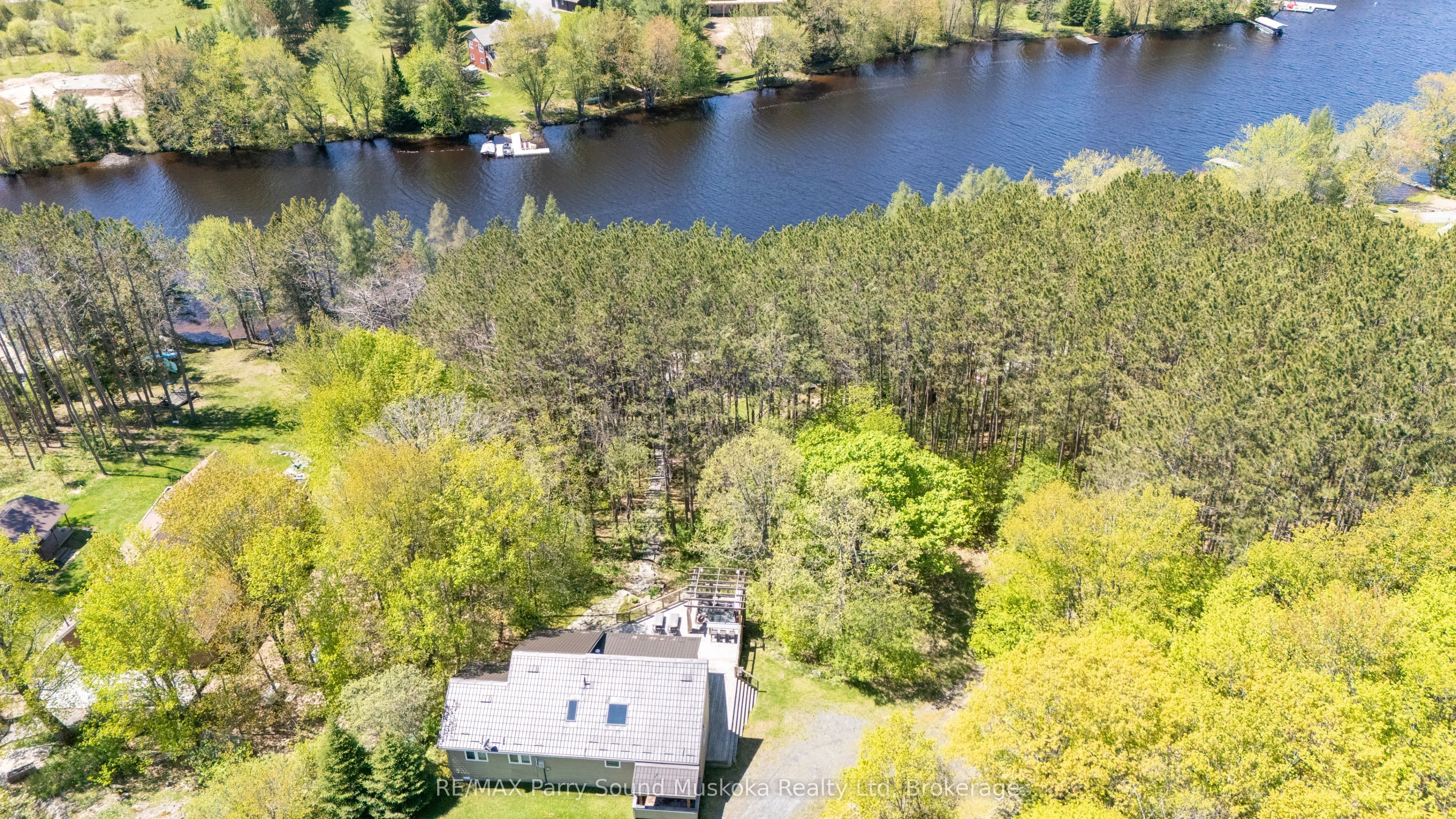 587 Centre Road