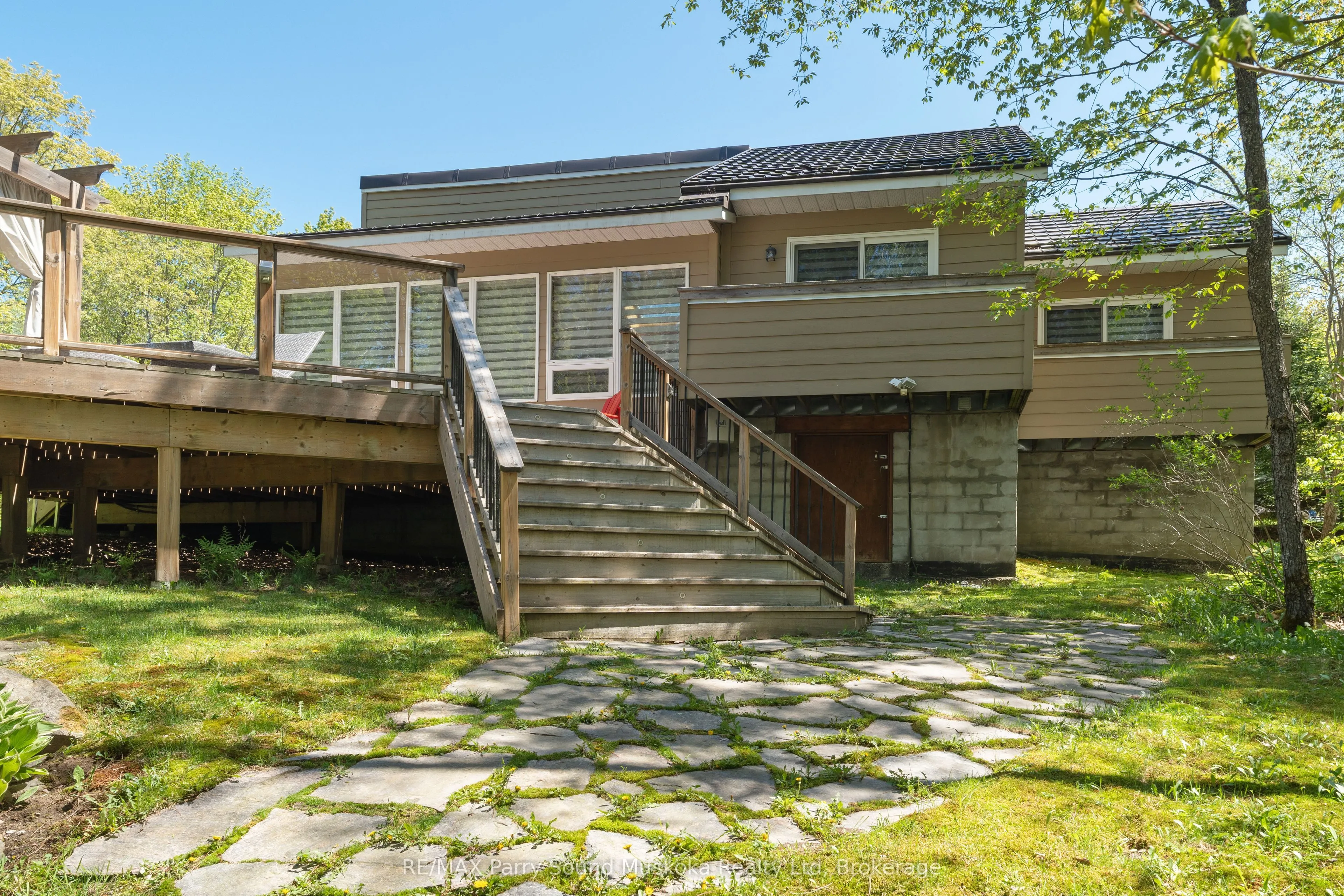 587 Centre Road