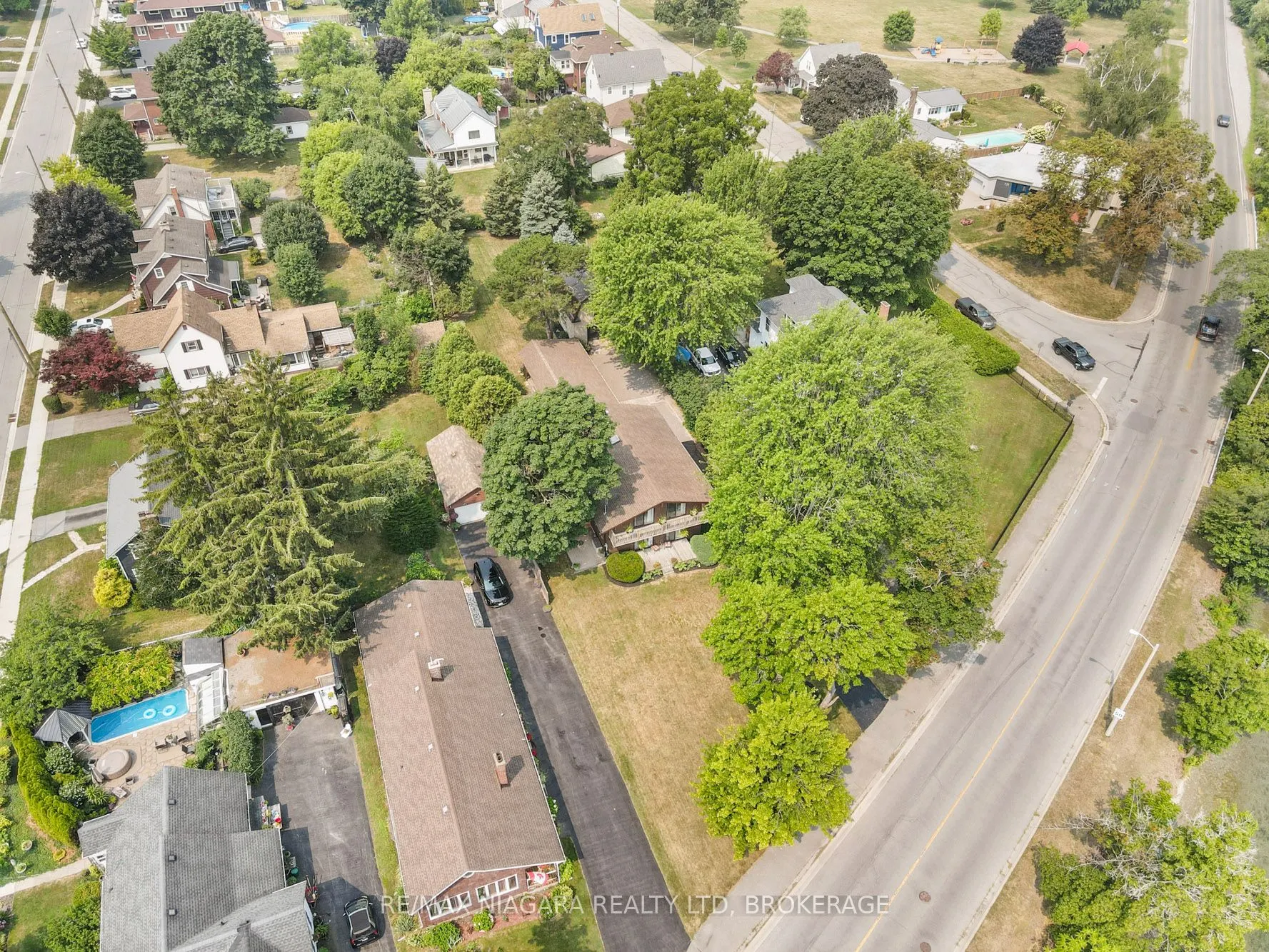 735 Niagara Boulevard
