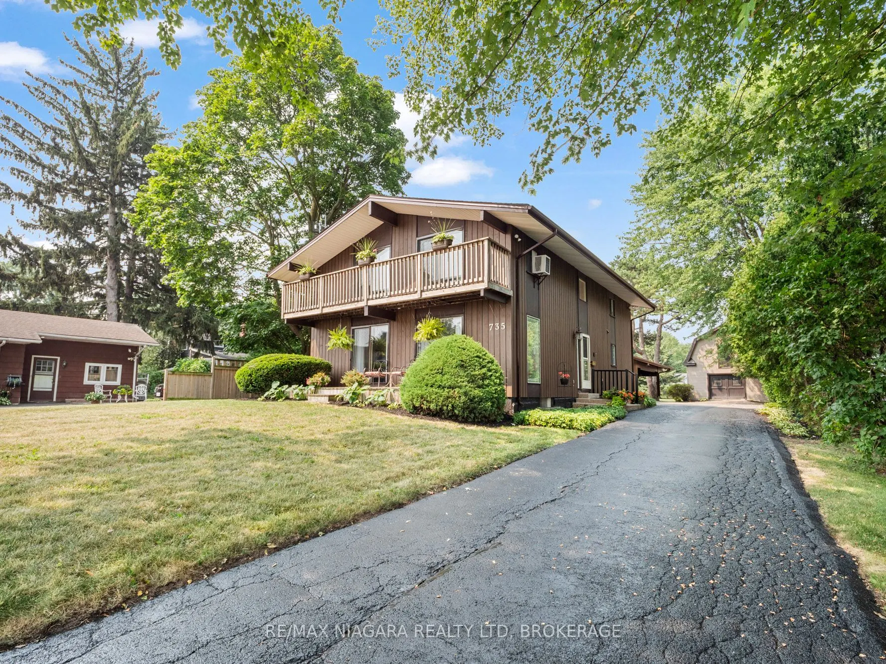 735 Niagara Boulevard