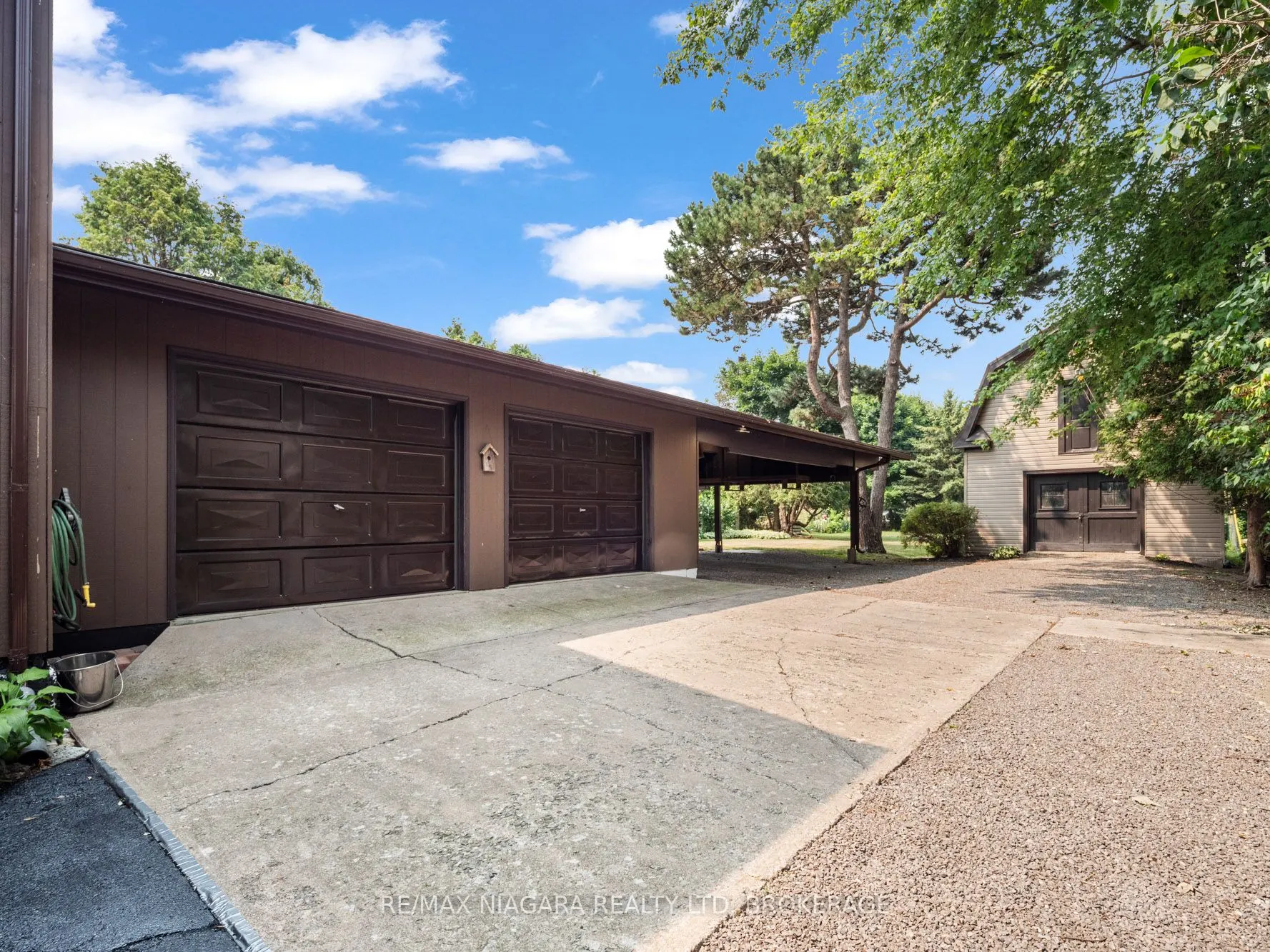735 Niagara Boulevard