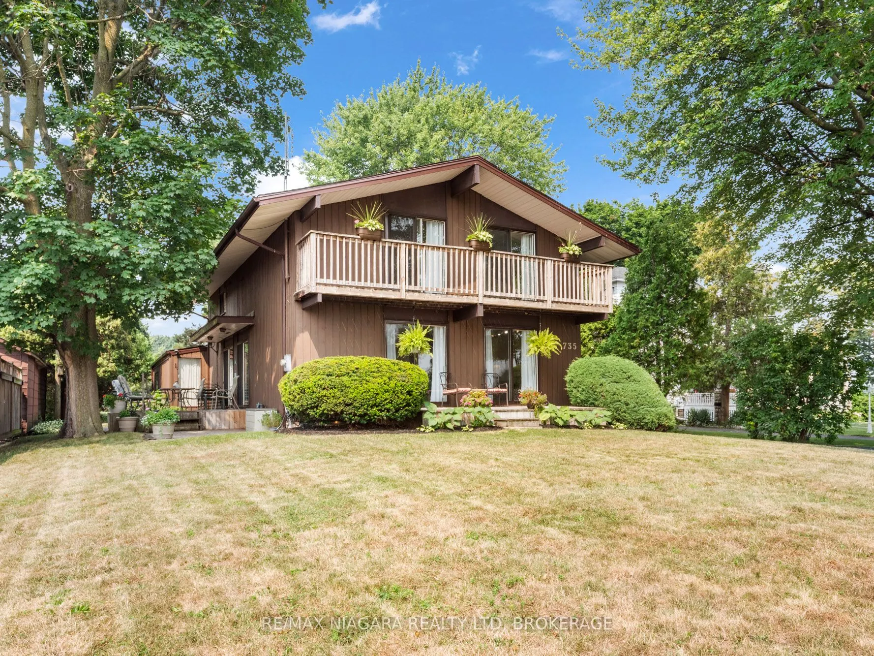 735 Niagara Boulevard