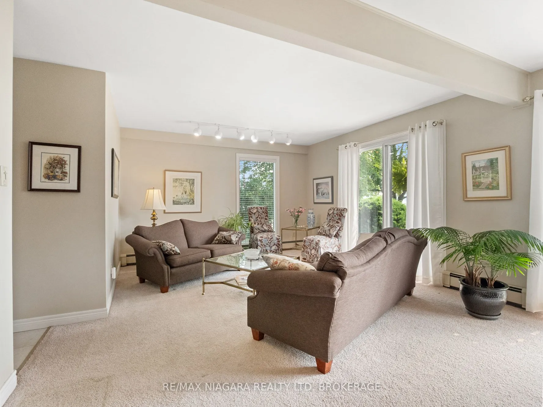 735 Niagara Boulevard