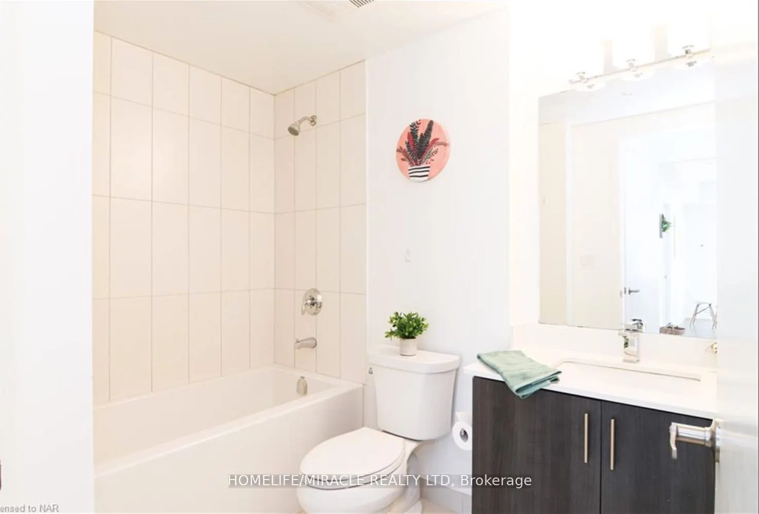 550 North Service Road, #208