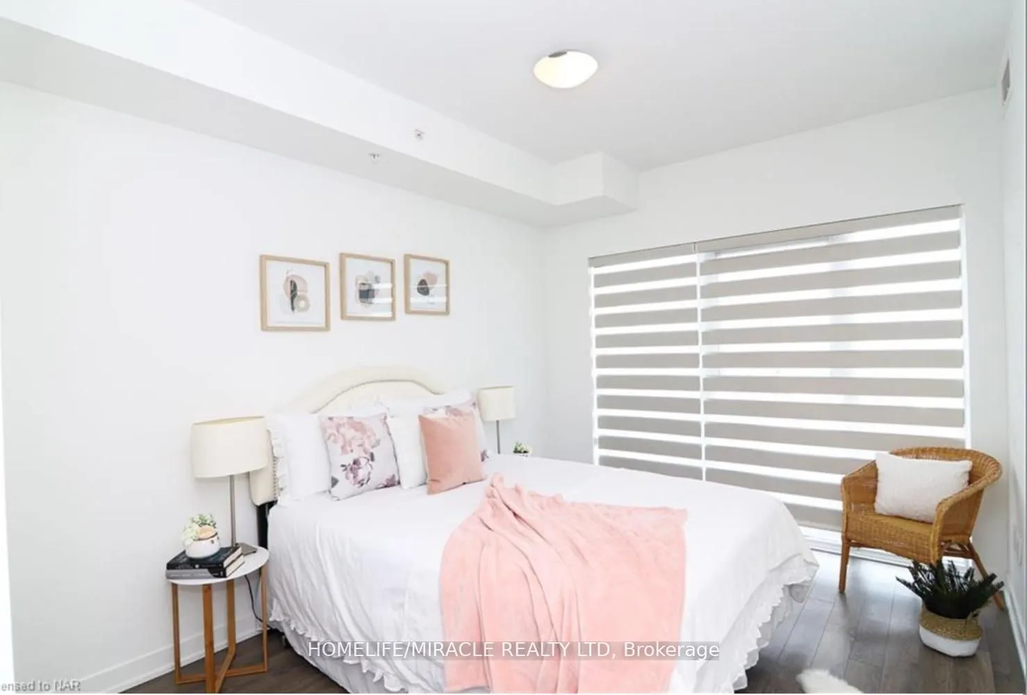 550 North Service Road, #208