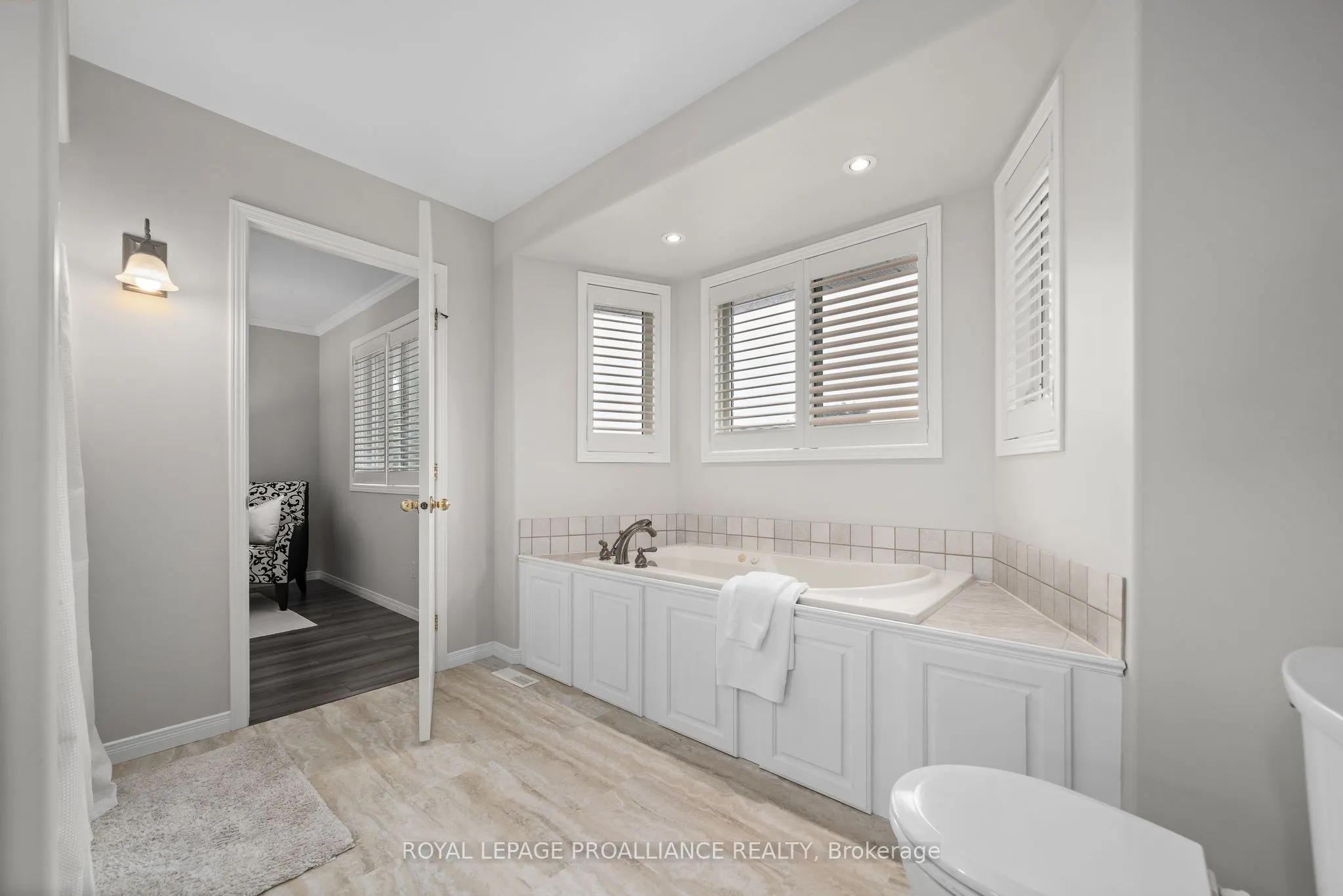 8 Linden Lane