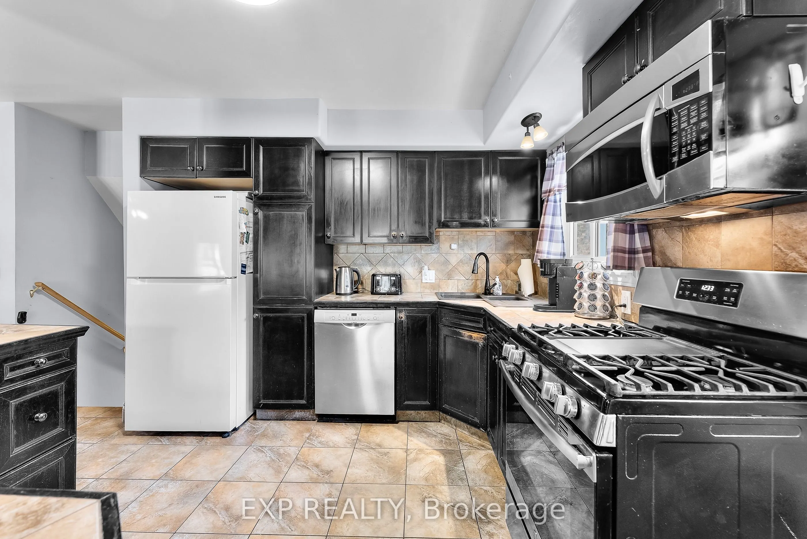 49 Grove Avenue