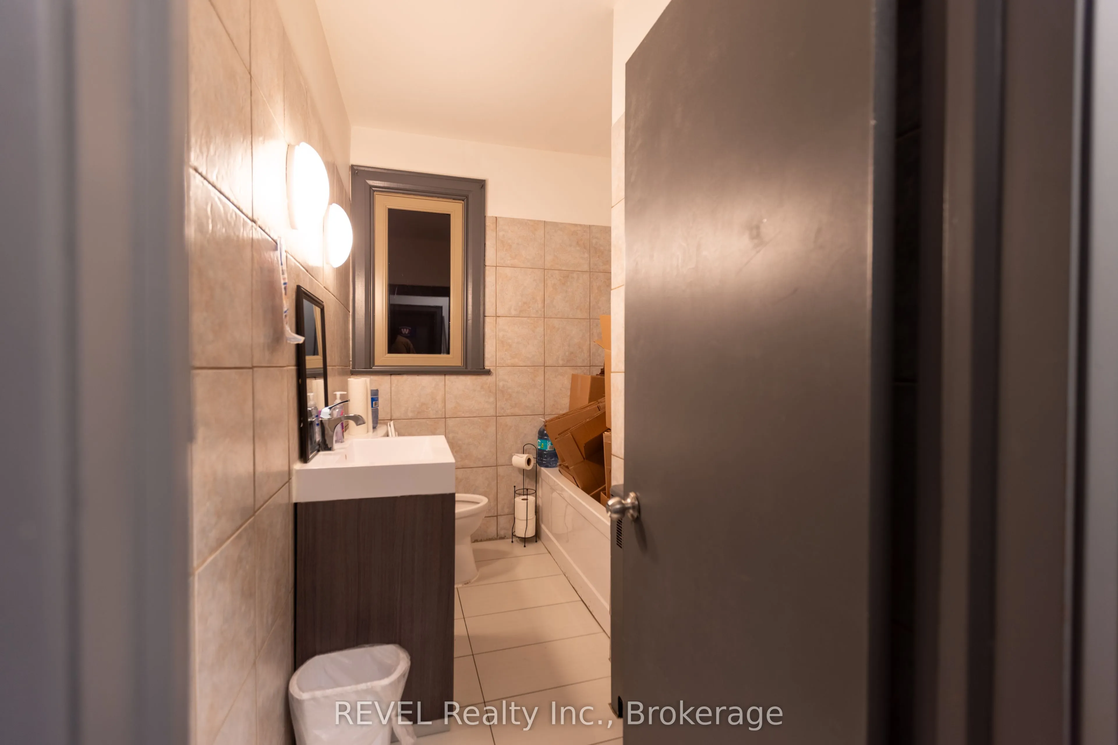 8568 Lundys Lane