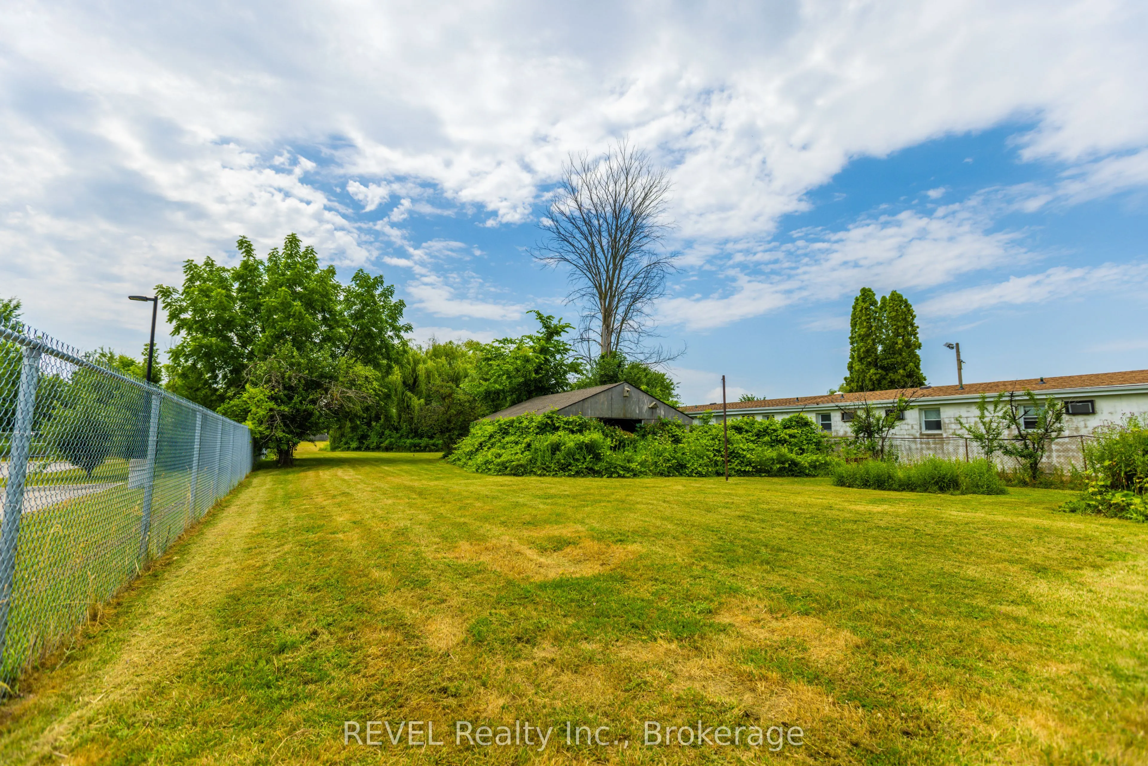 8568 Lundys Lane