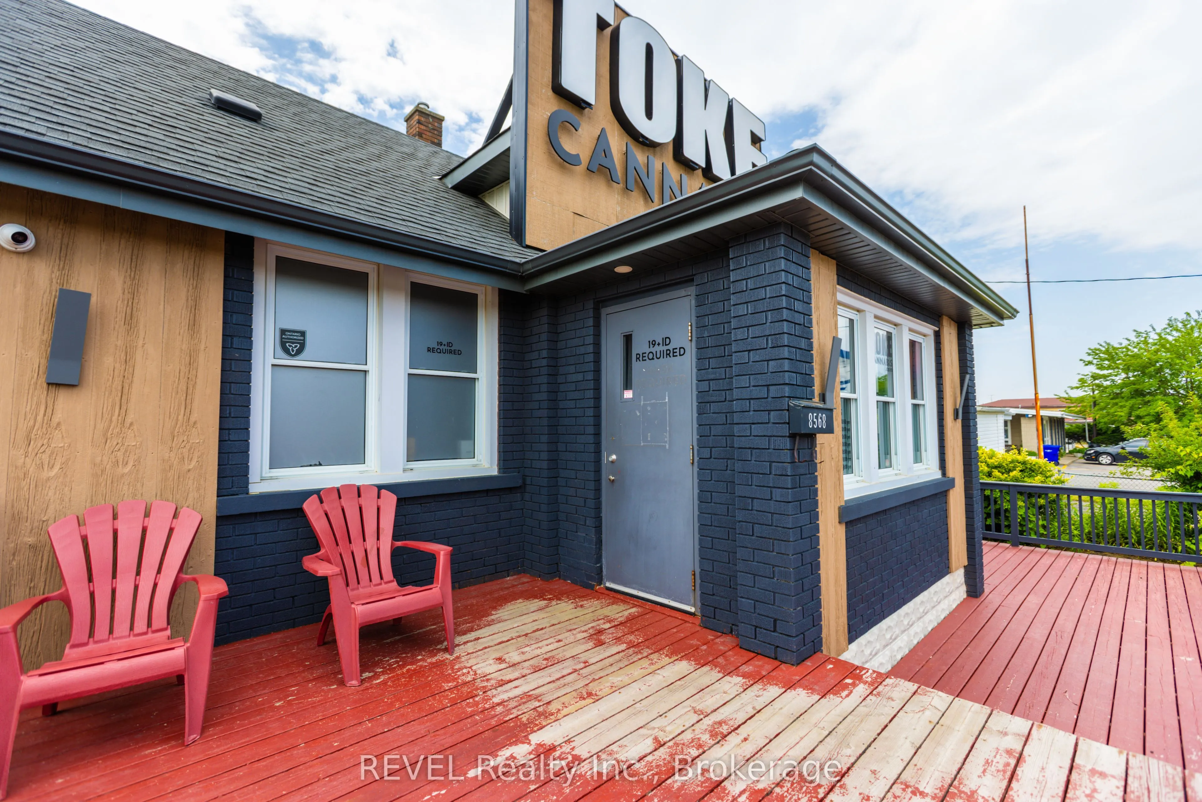 8568 Lundys Lane