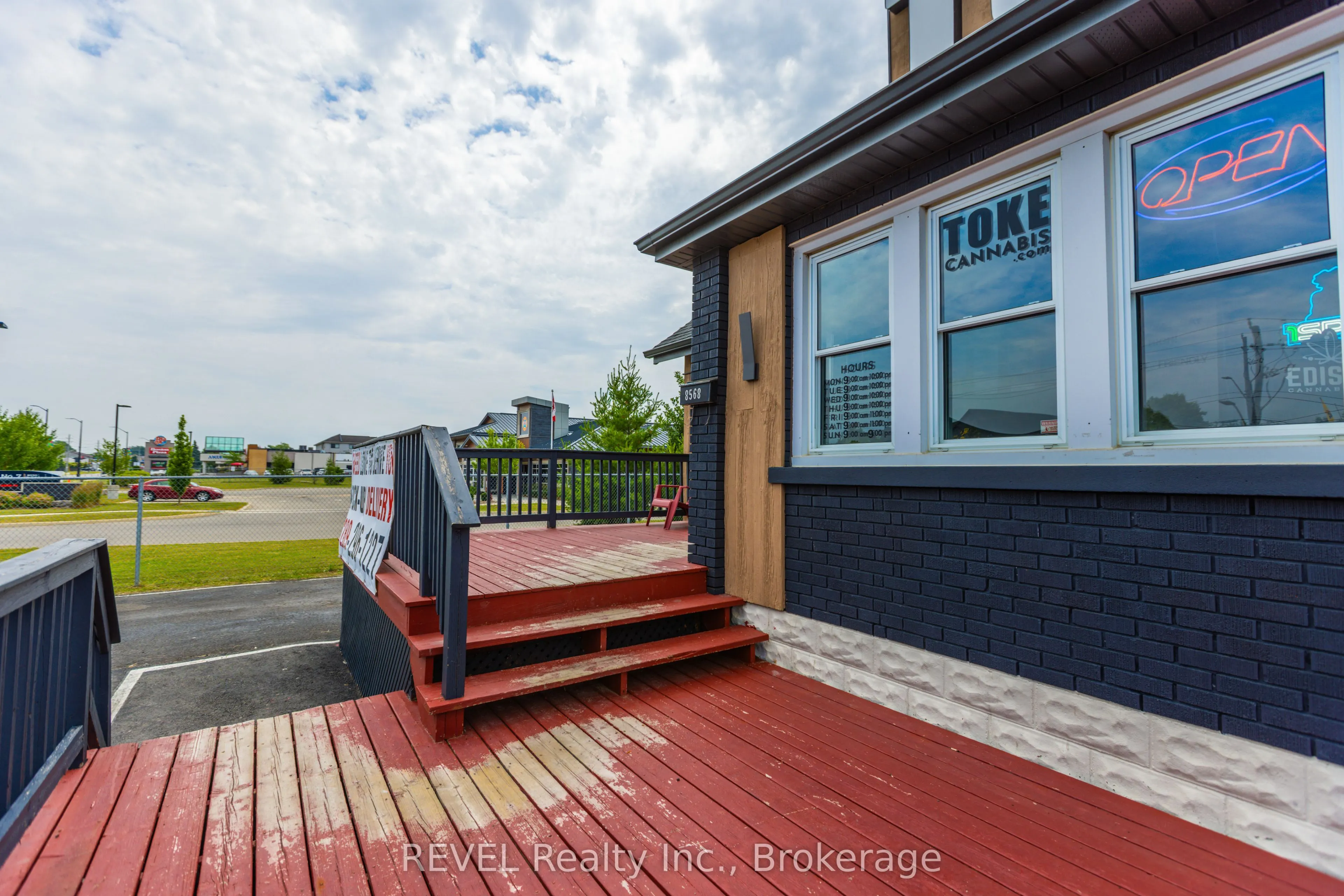 8568 Lundys Lane