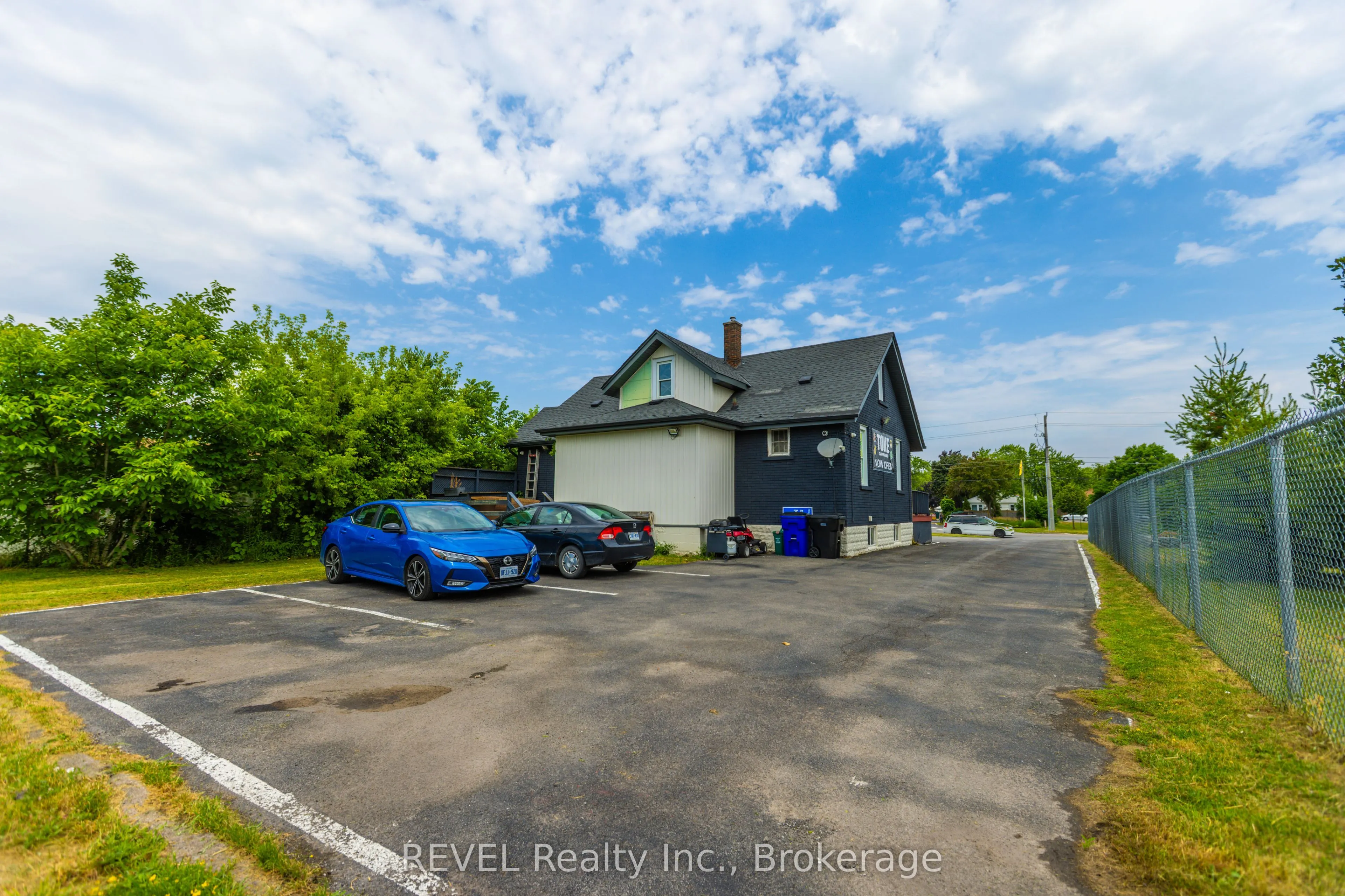 8568 Lundys Lane