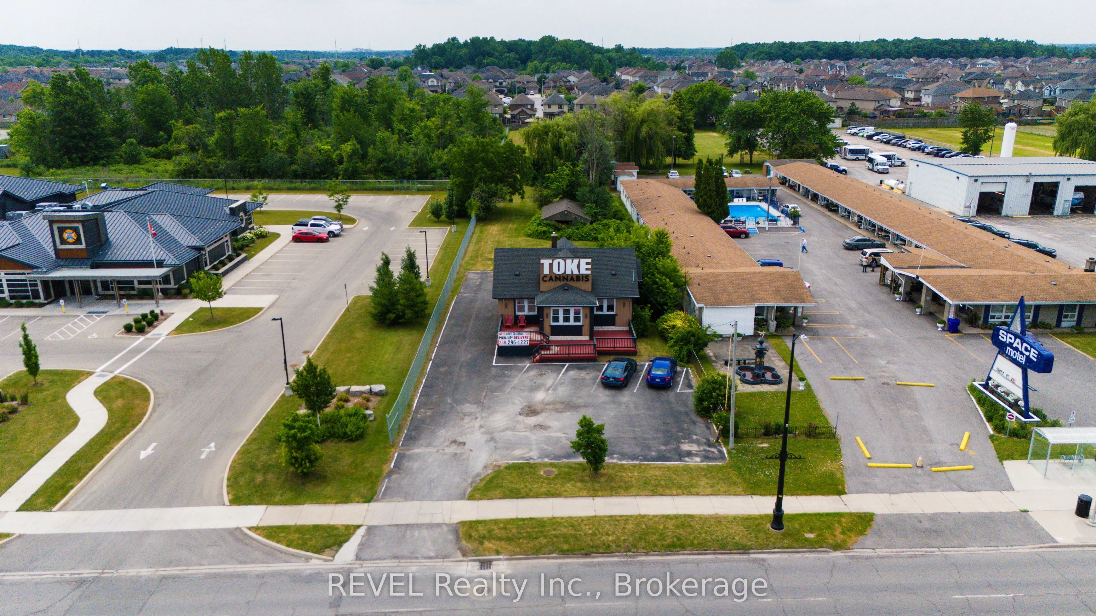 8568 Lundys Lane