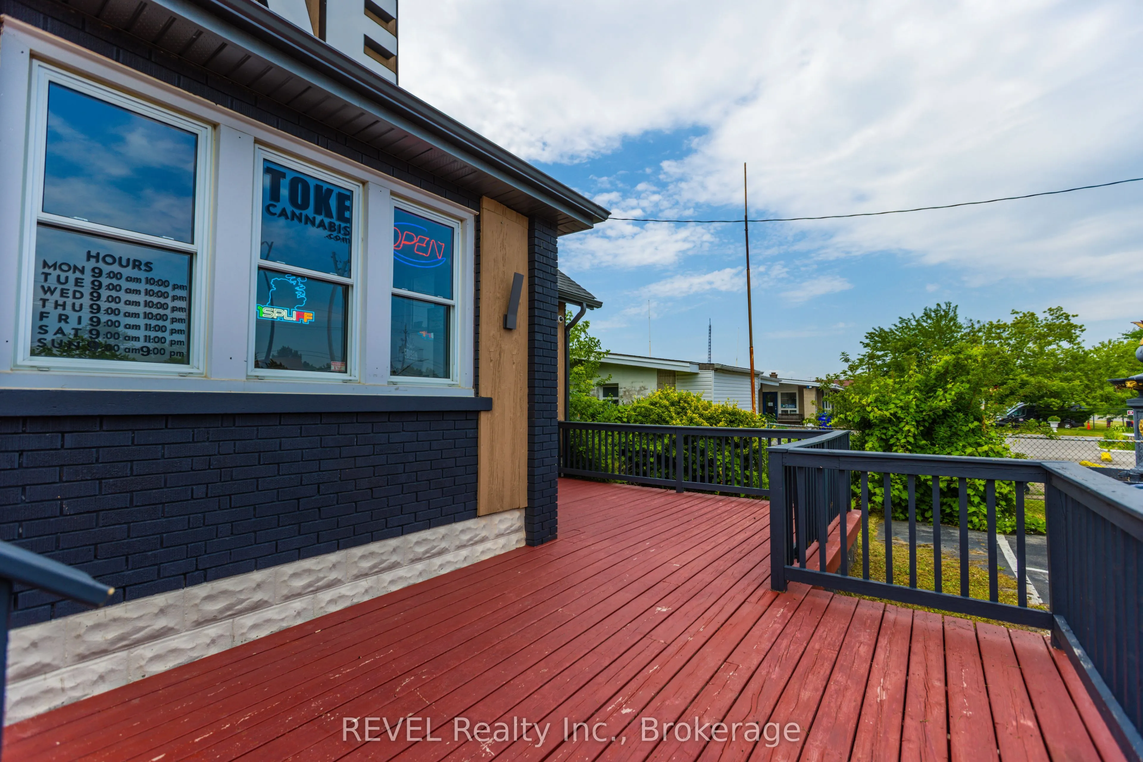8568 Lundys Lane
