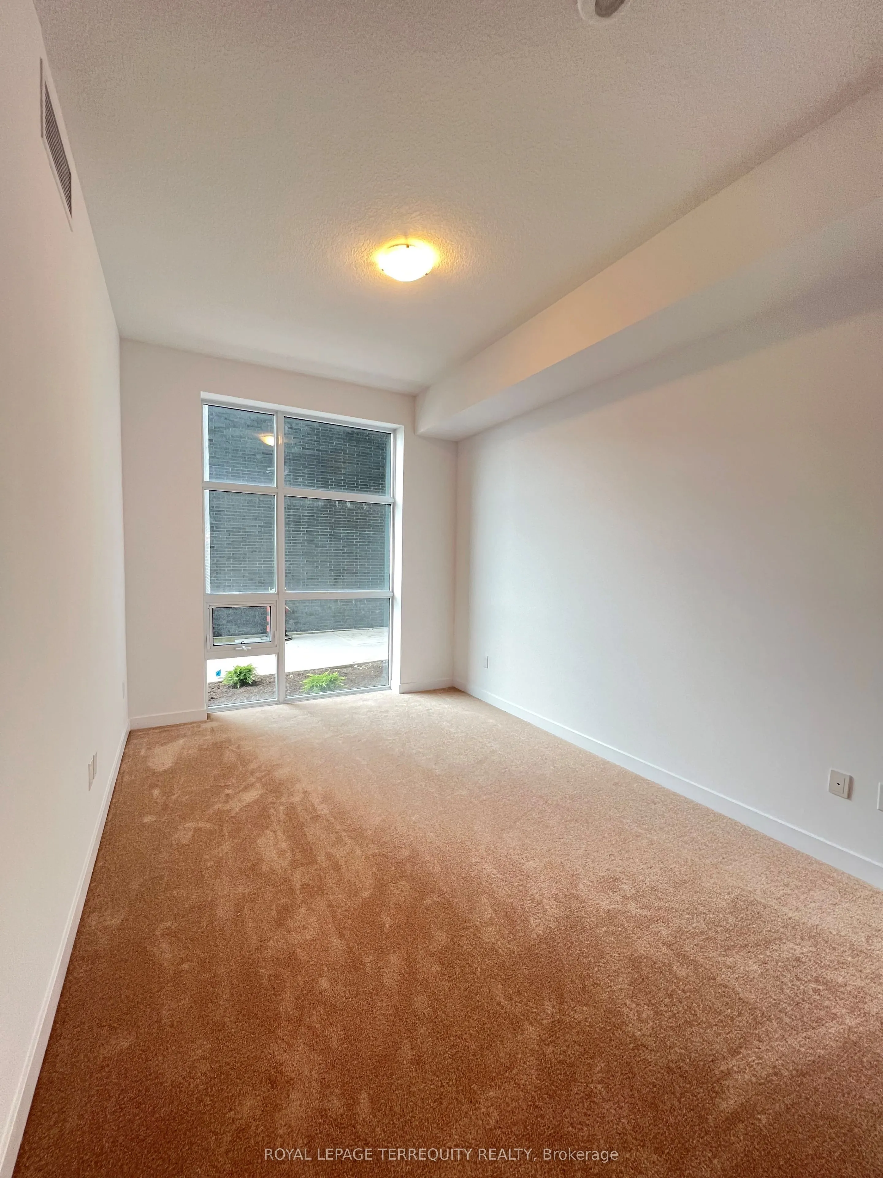 470 Dundas Street E, #117