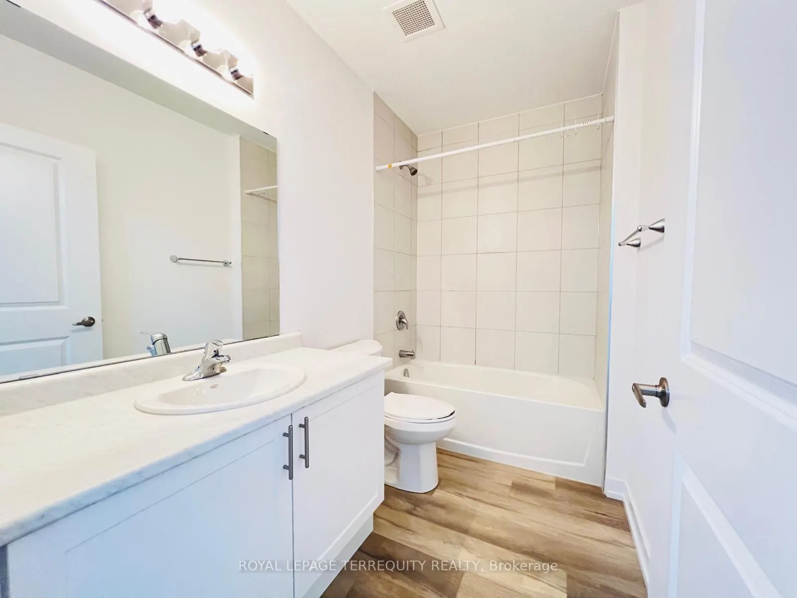 470 Dundas Street E, #117