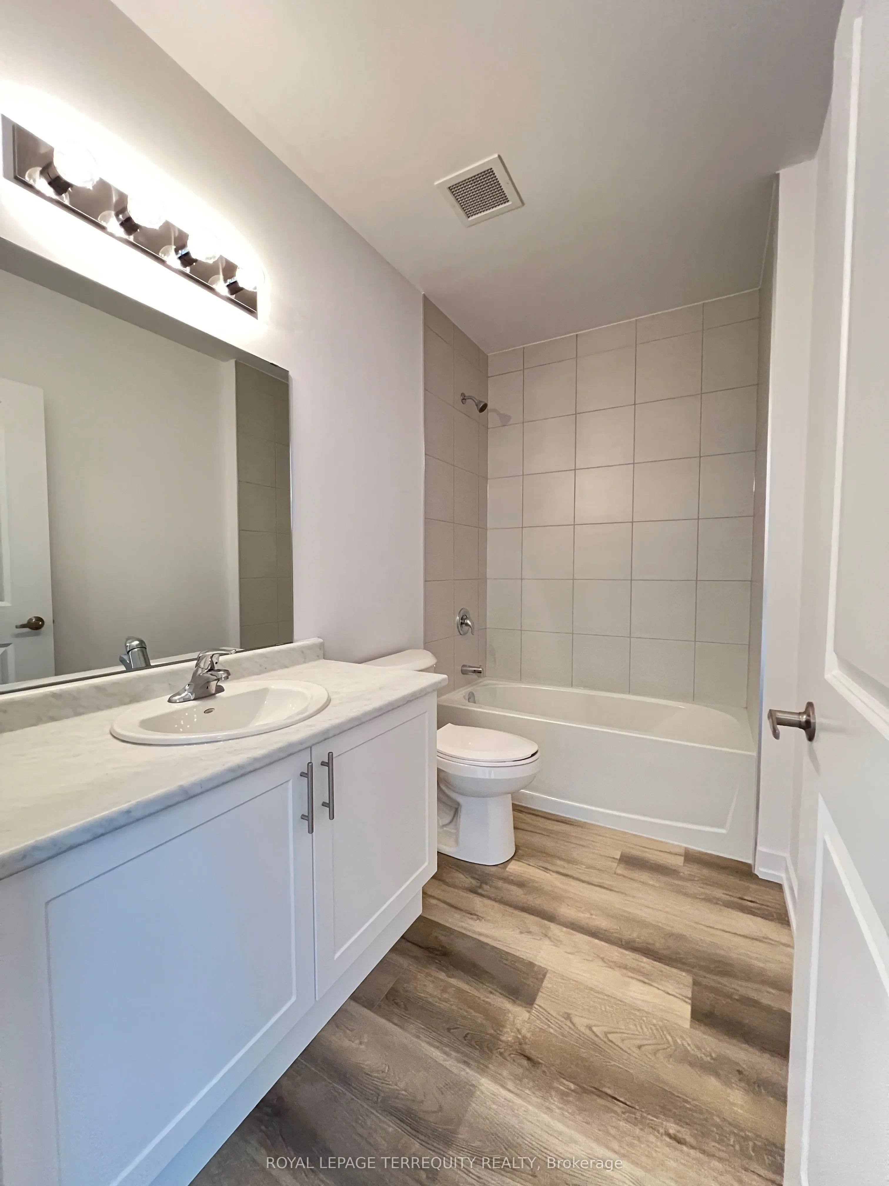 470 Dundas Street E, #117