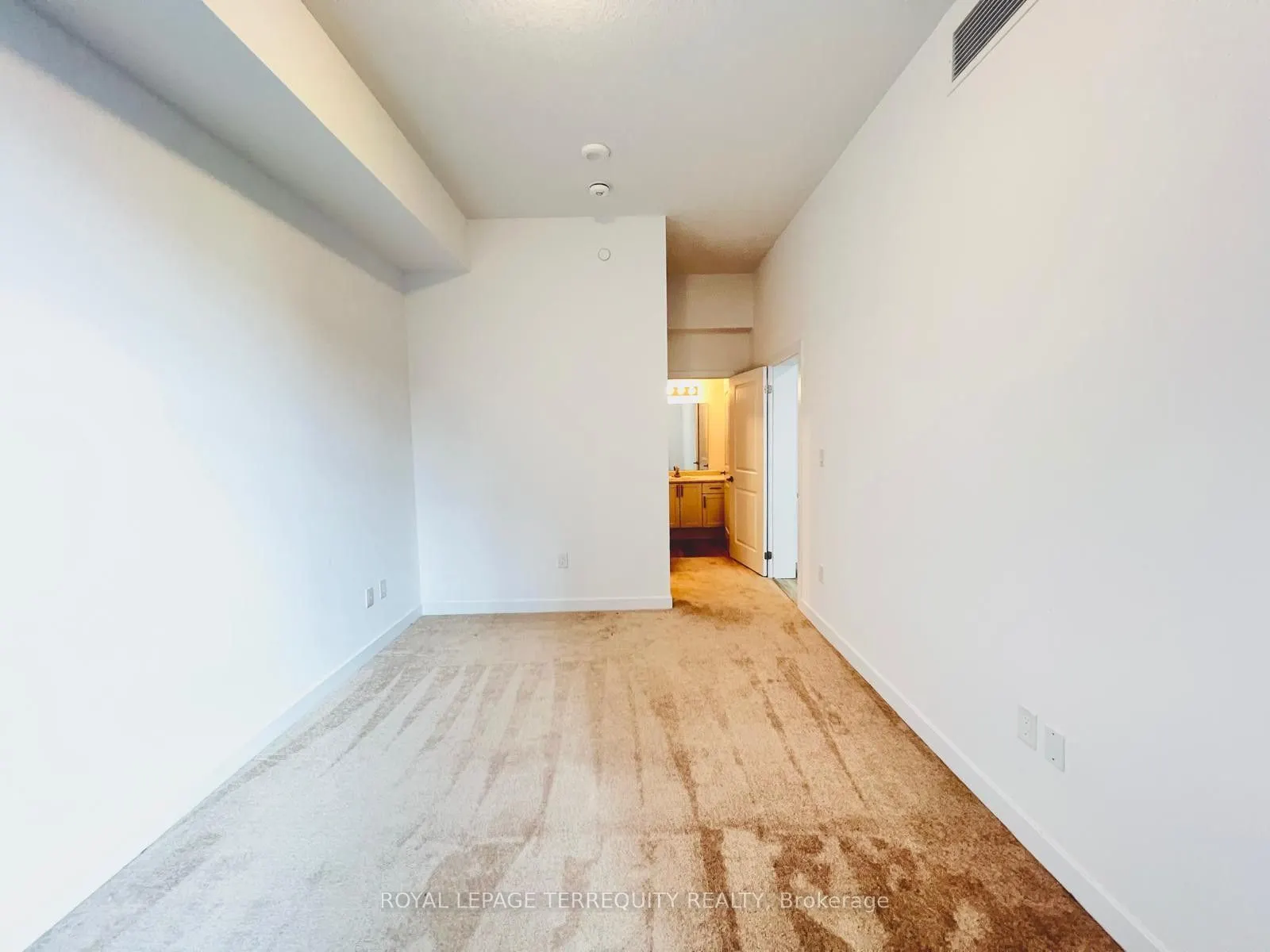 470 Dundas Street E, #117
