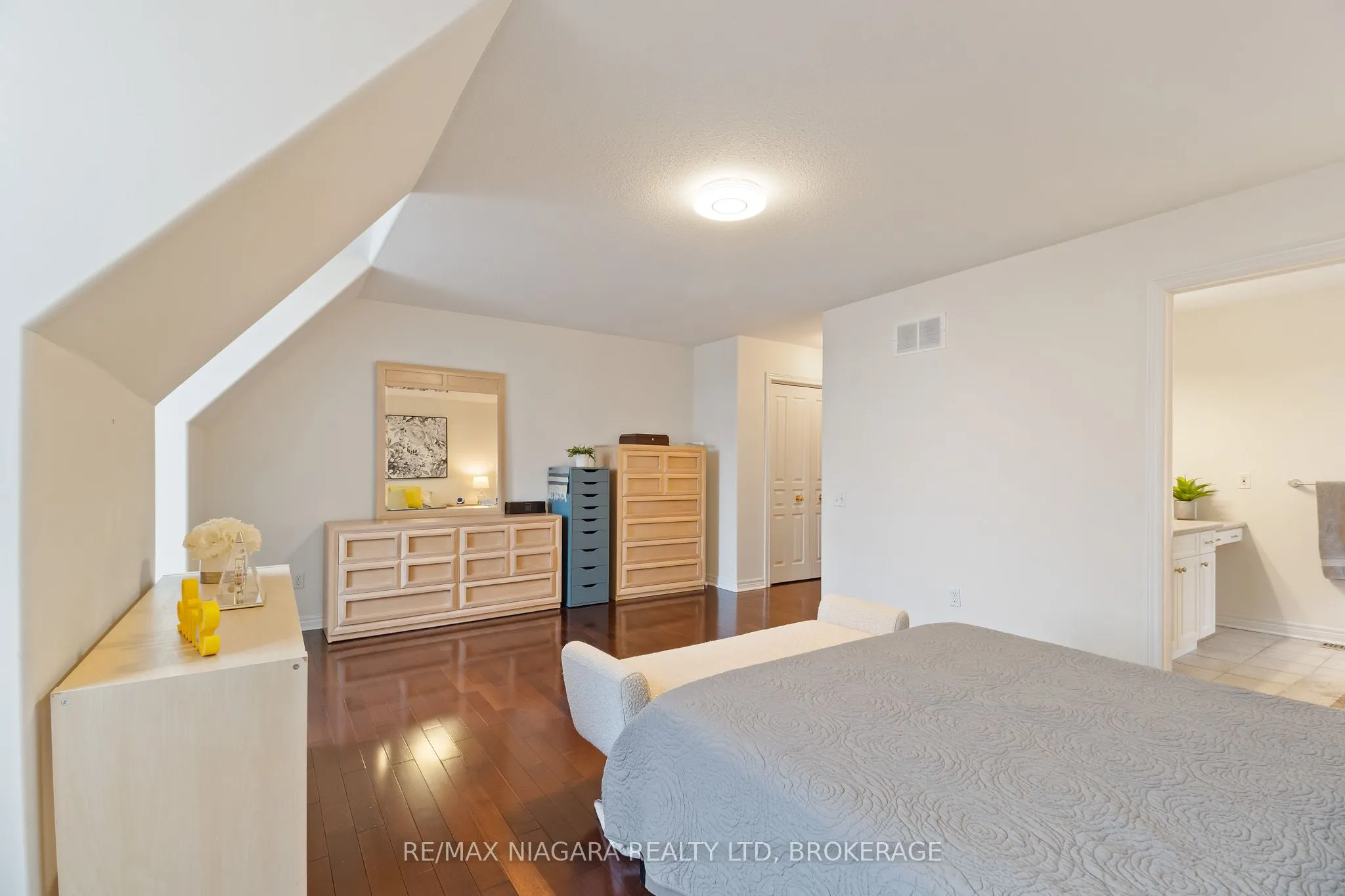 8311 VEGTER Court