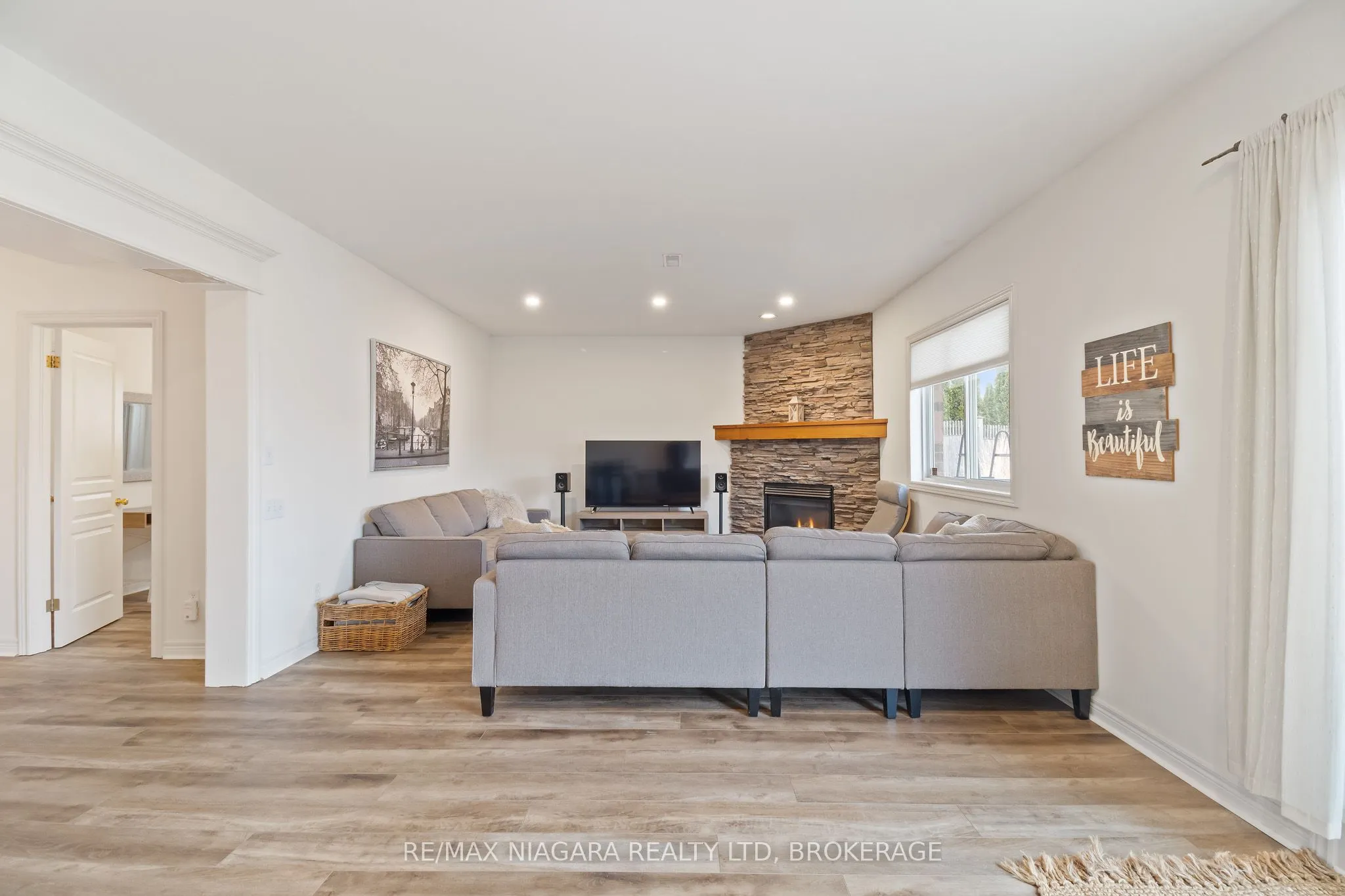 8311 VEGTER Court