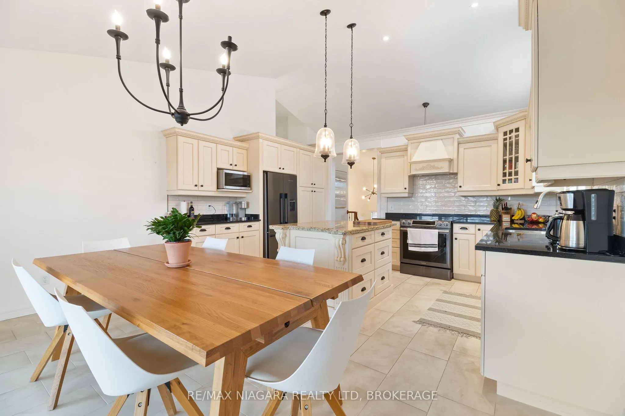 8311 VEGTER Court
