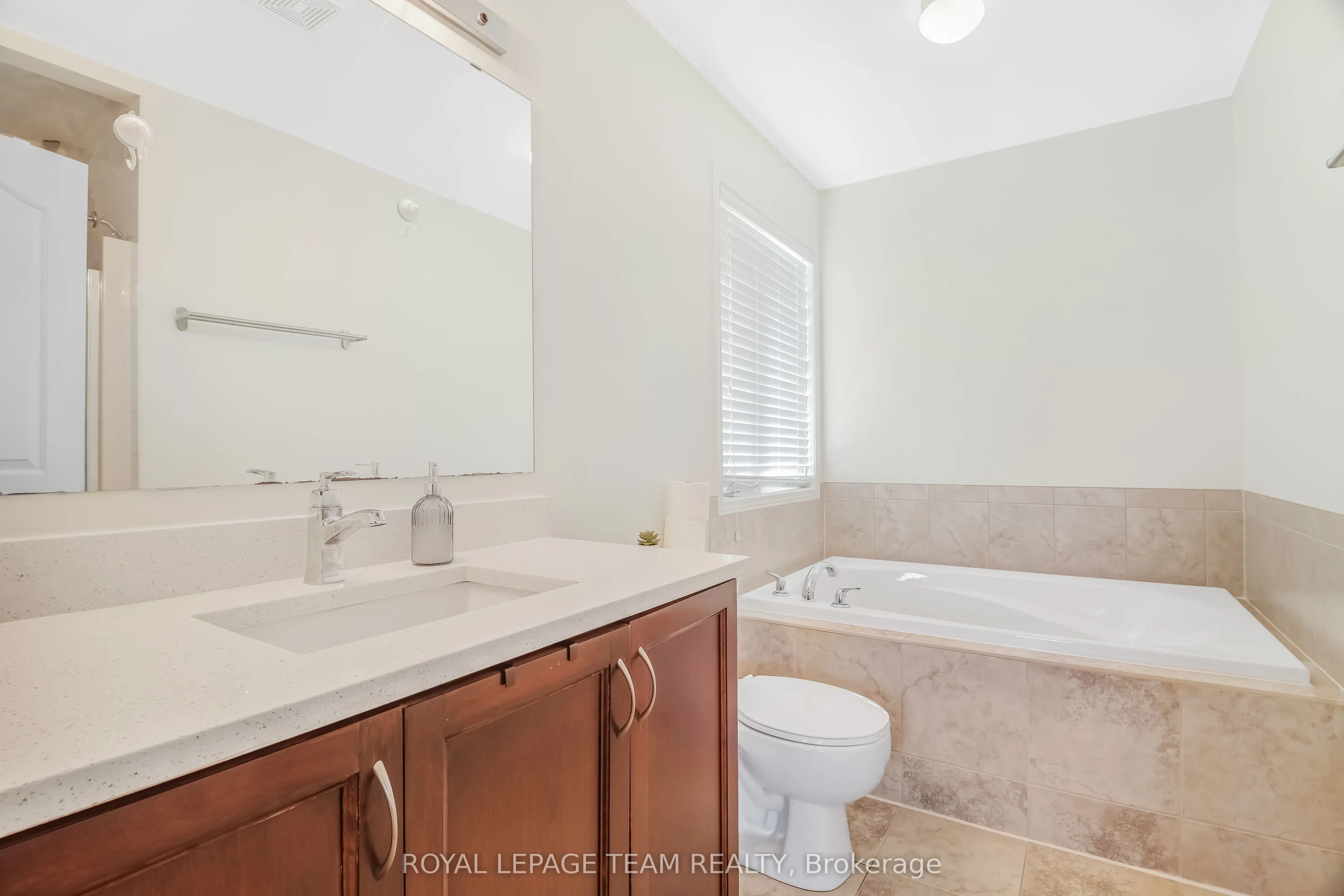 204 Applecross Crescent