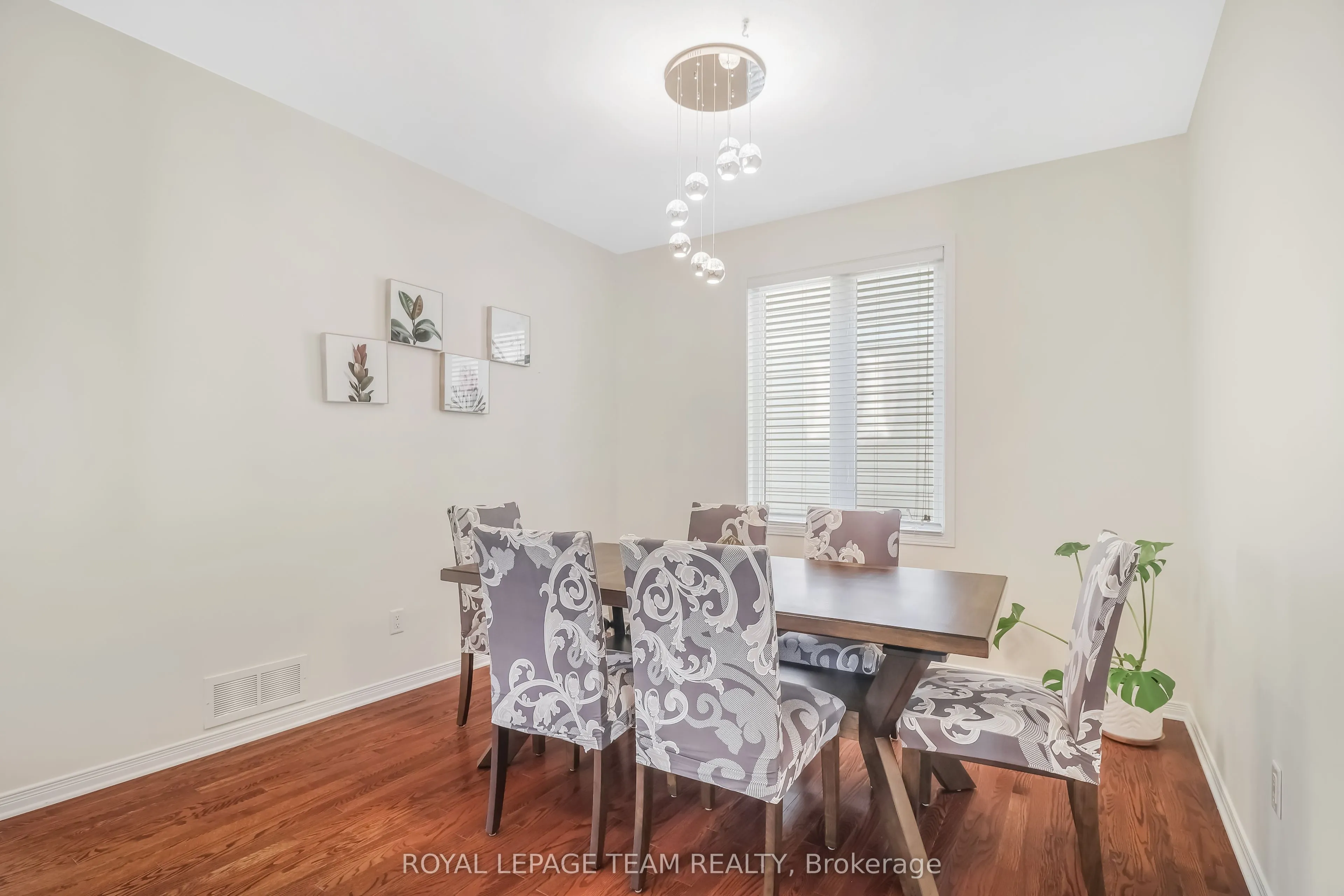204 Applecross Crescent