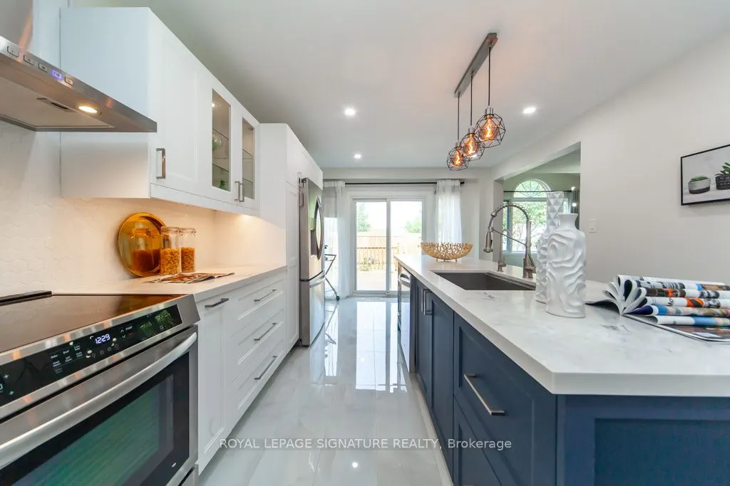 579 Windjammer Way