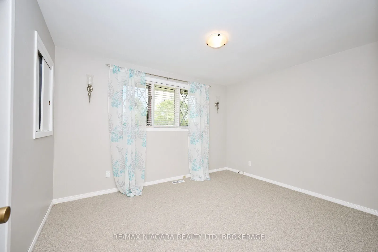 1129 Manning Court