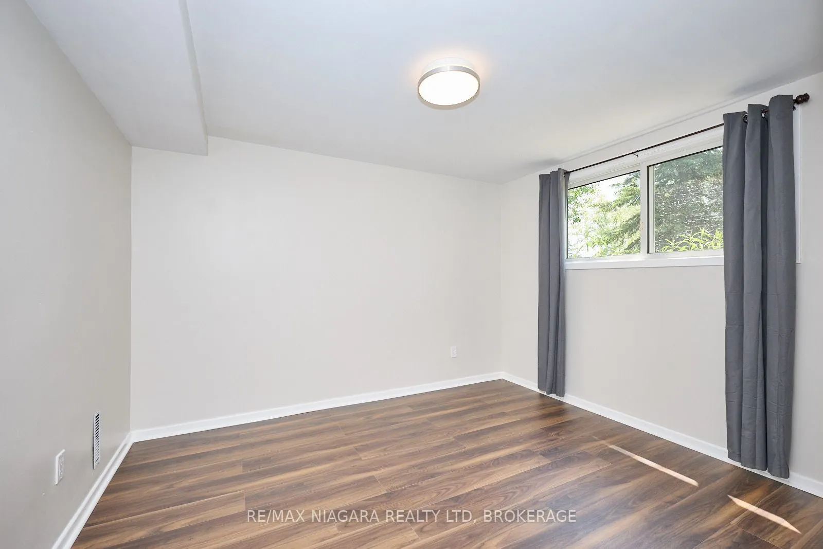 1129 Manning Court