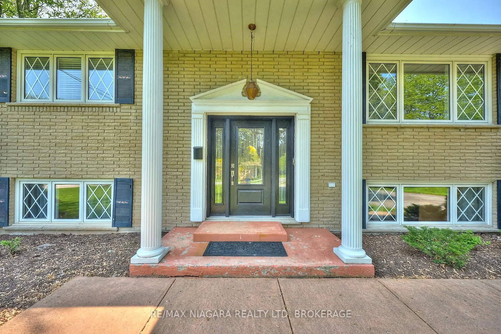 1129 Manning Court
