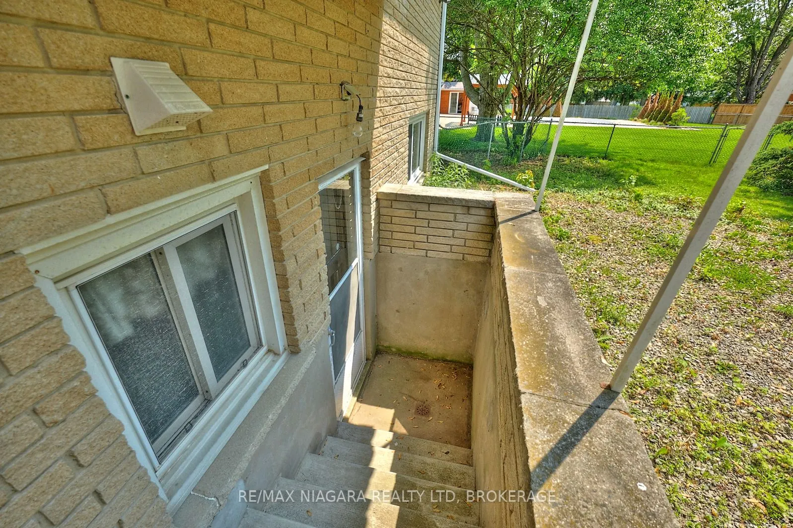 1129 Manning Court