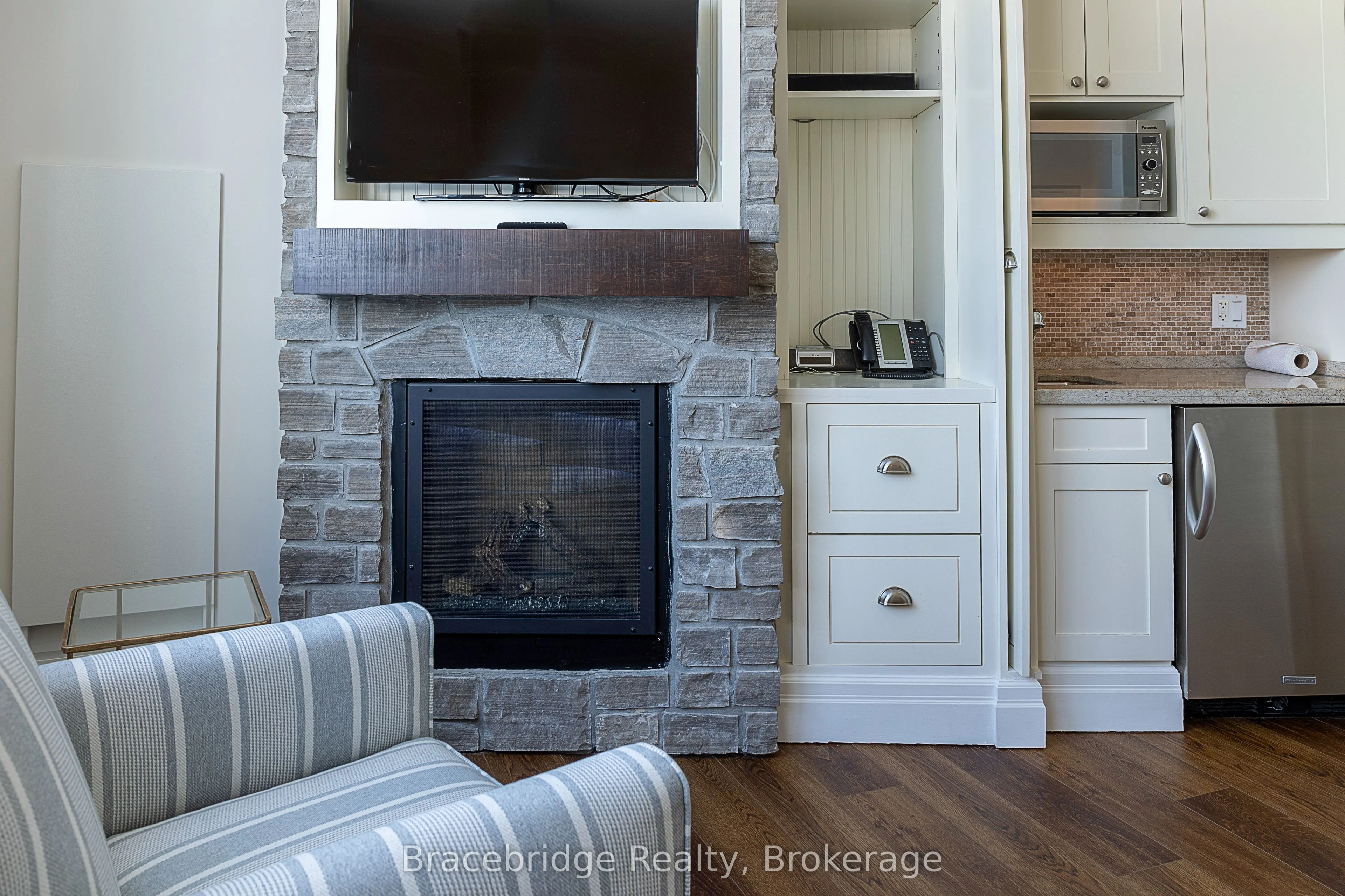 1869 Muskoka 118 Highway W, #L205-B1