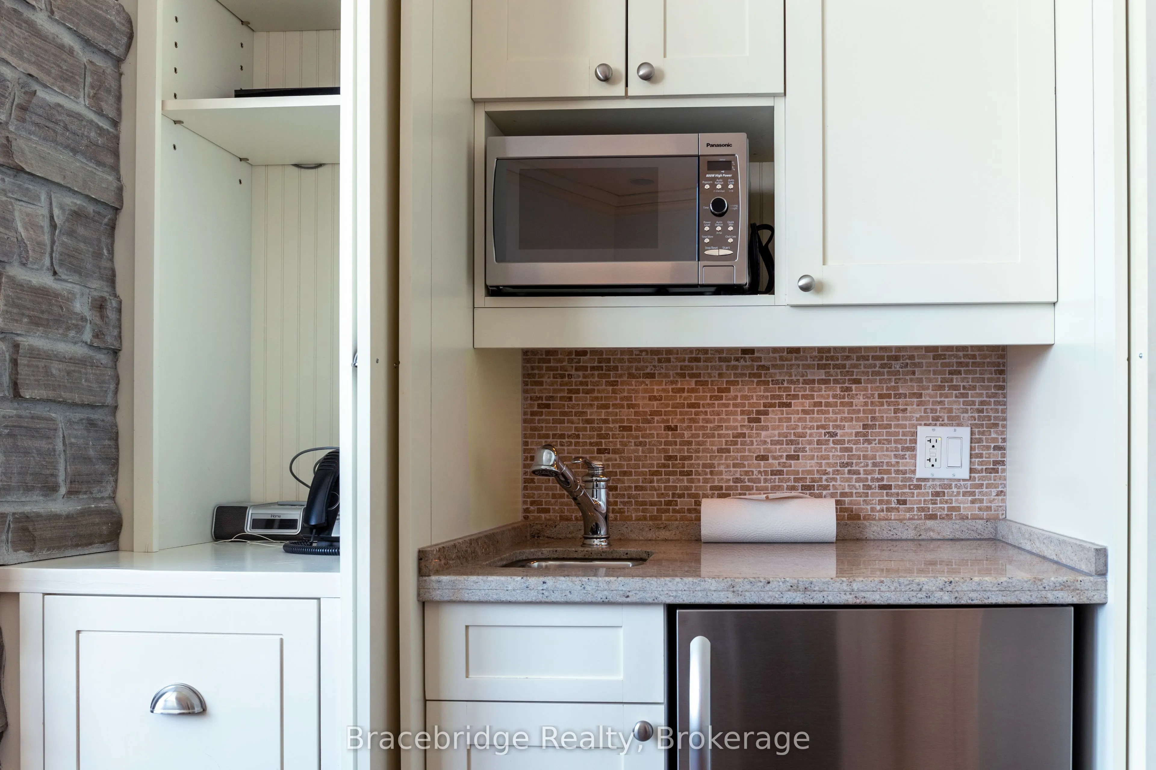 1869 Muskoka 118 Highway W, #L205-B1