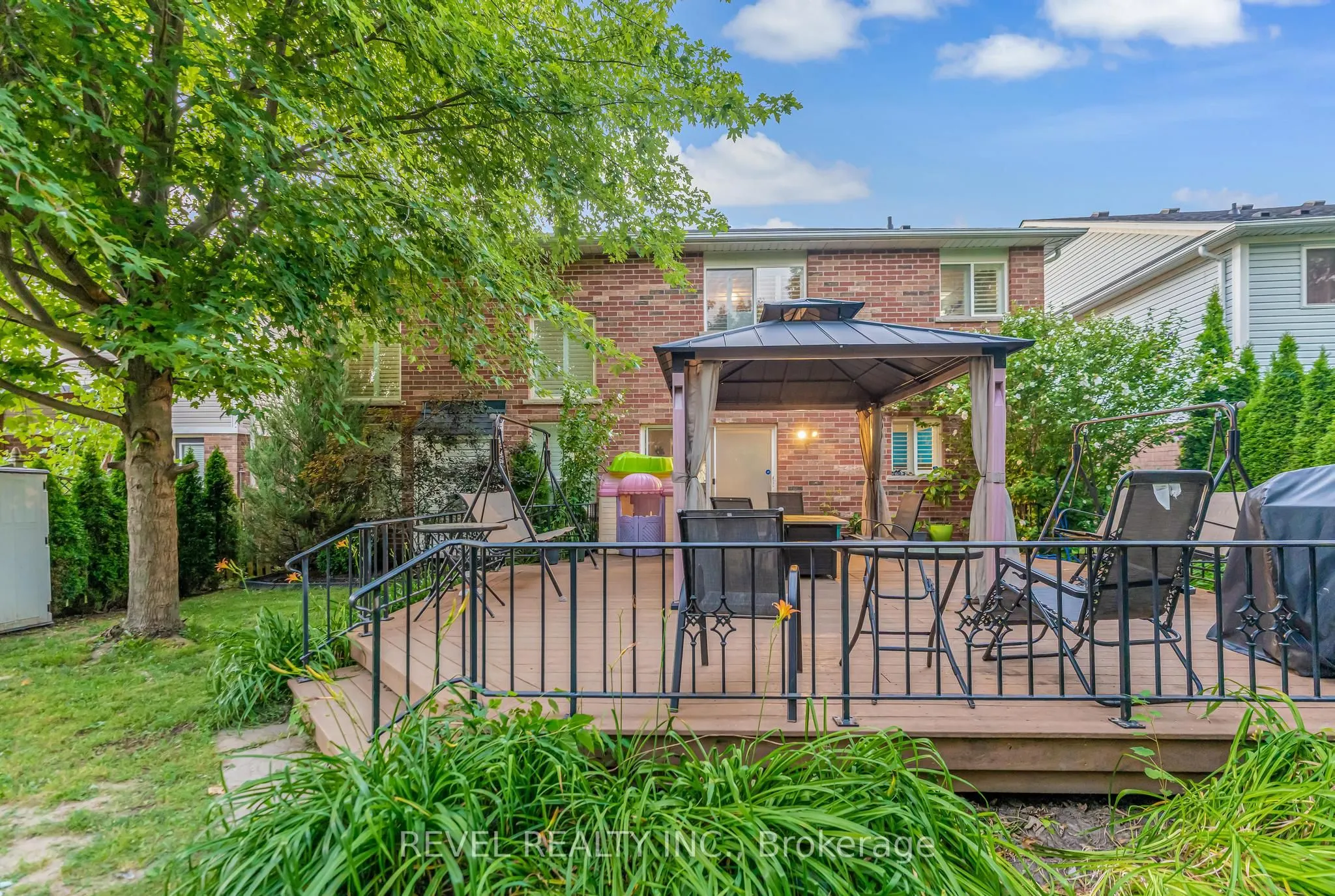 17 Webb Avenue