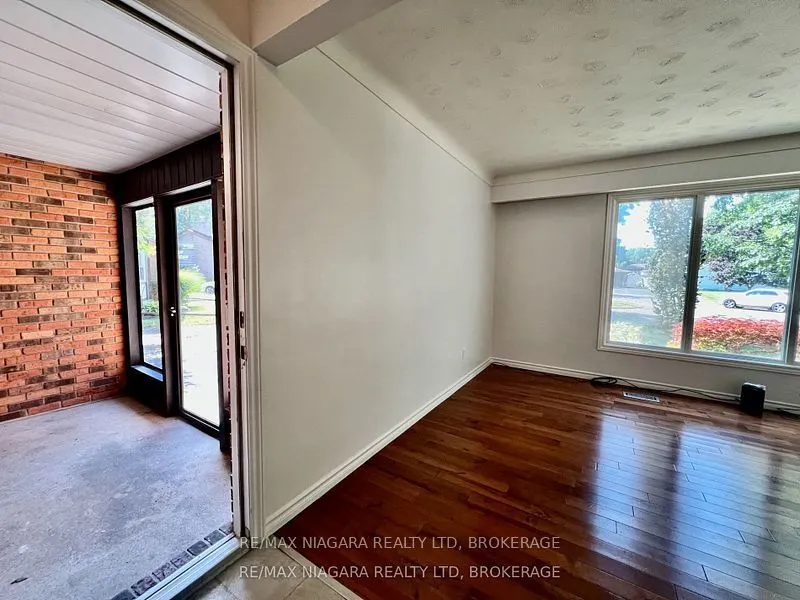 7253 Thornhill Crescent, #Main