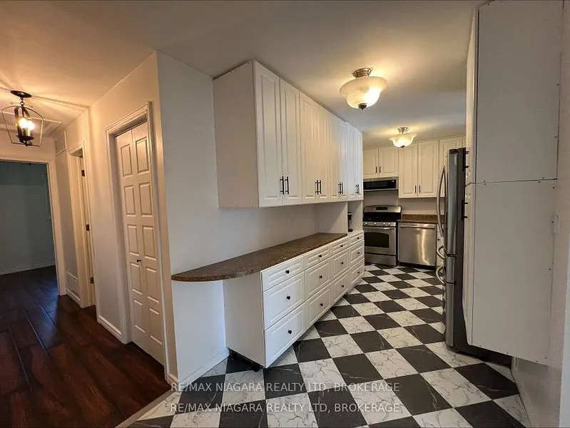 7253 Thornhill Crescent, #Main