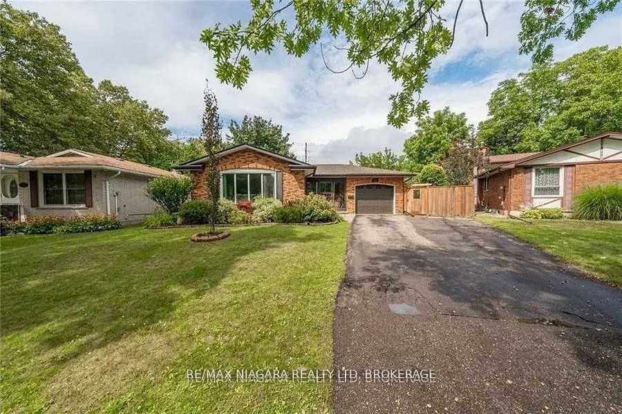 7253 Thornhill Crescent, #Main