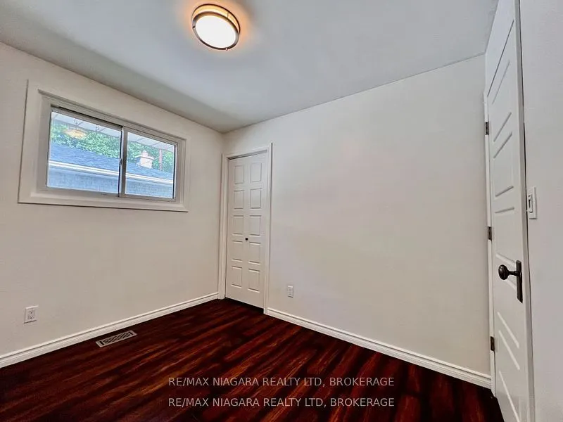 7253 Thornhill Crescent, #Main
