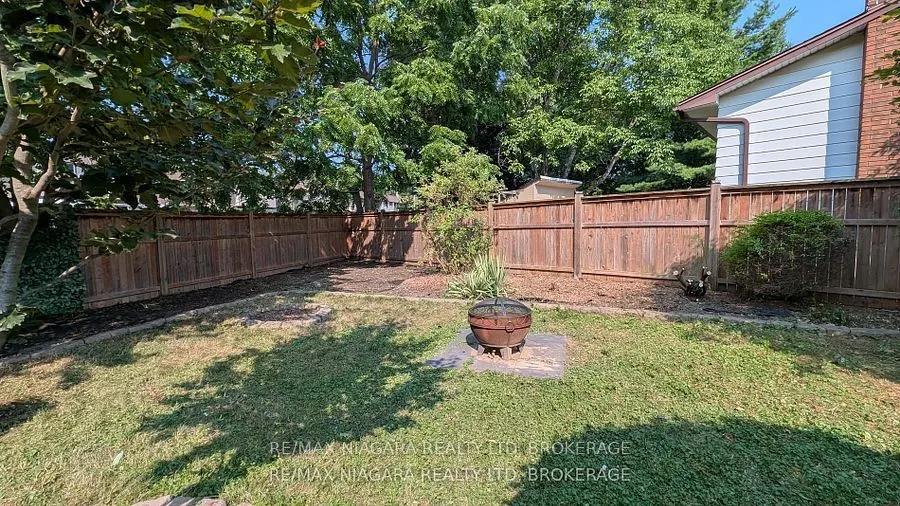 7253 Thornhill Crescent, #Main