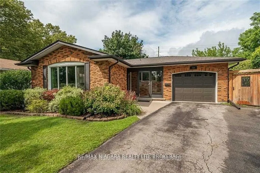 7253 Thornhill Crescent, #Main