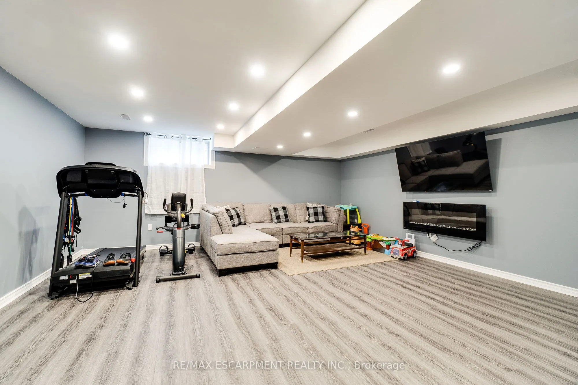 159 KINSMAN Drive