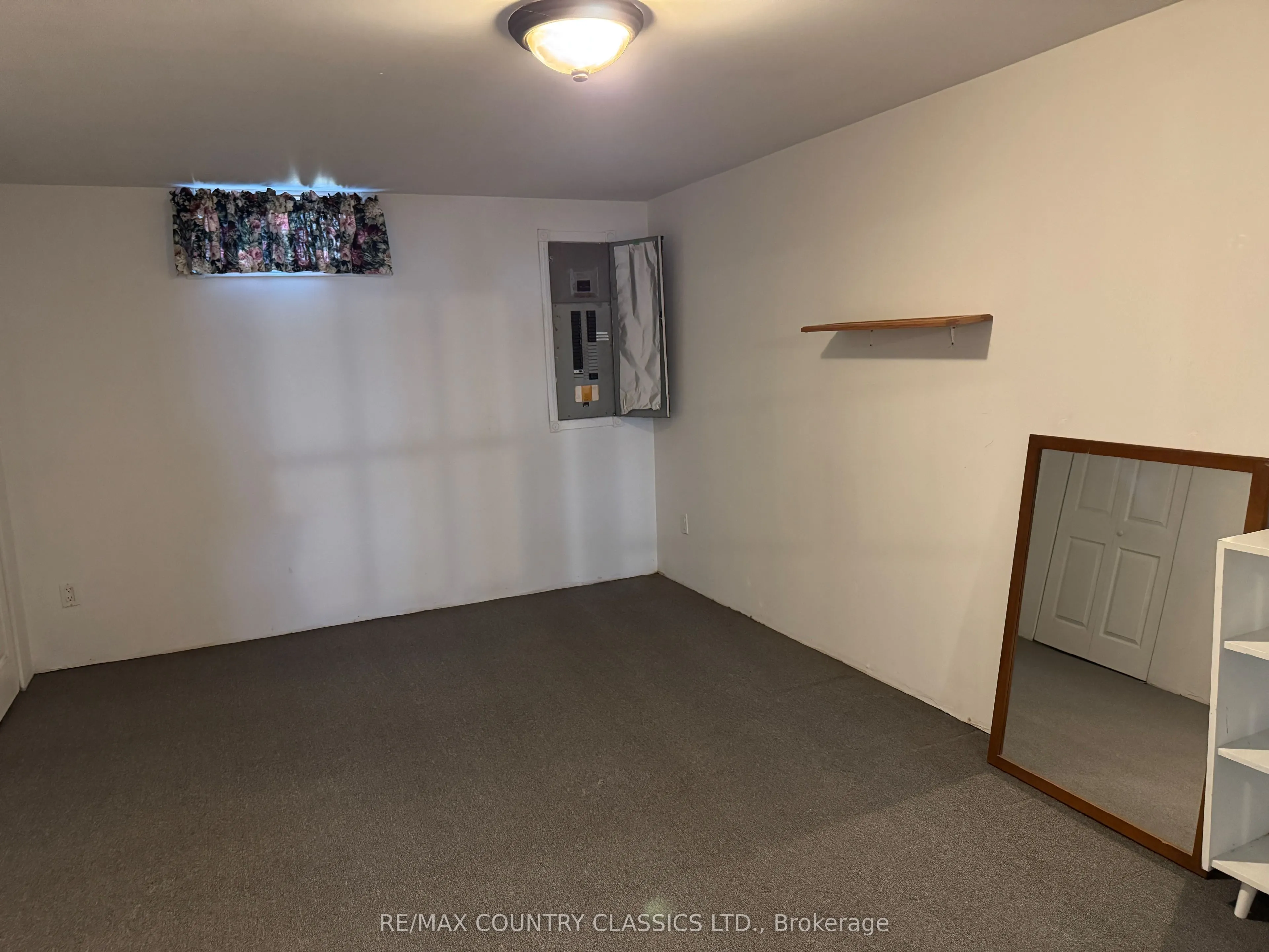 18 Sherbourne Street S