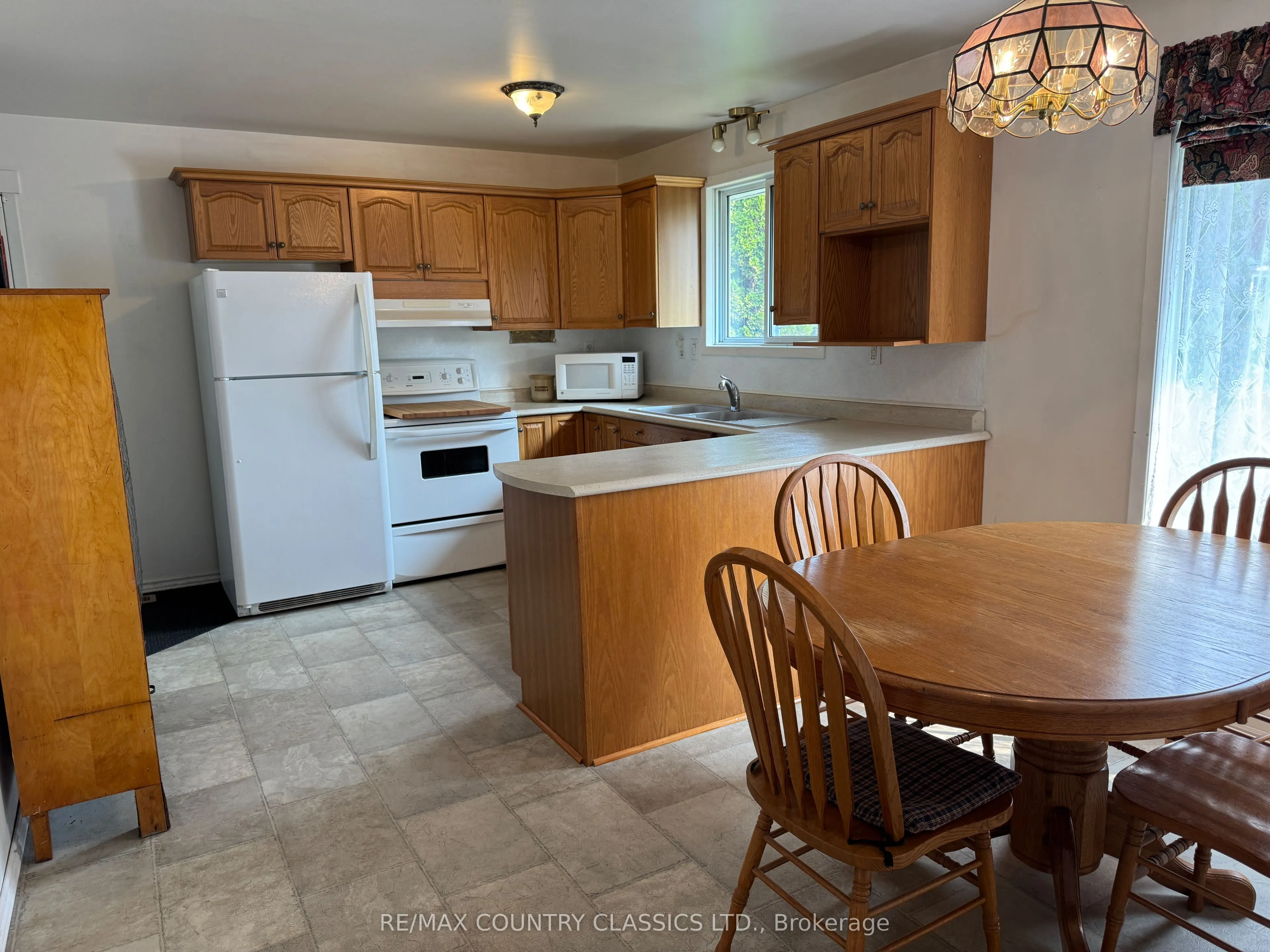 18 Sherbourne Street S