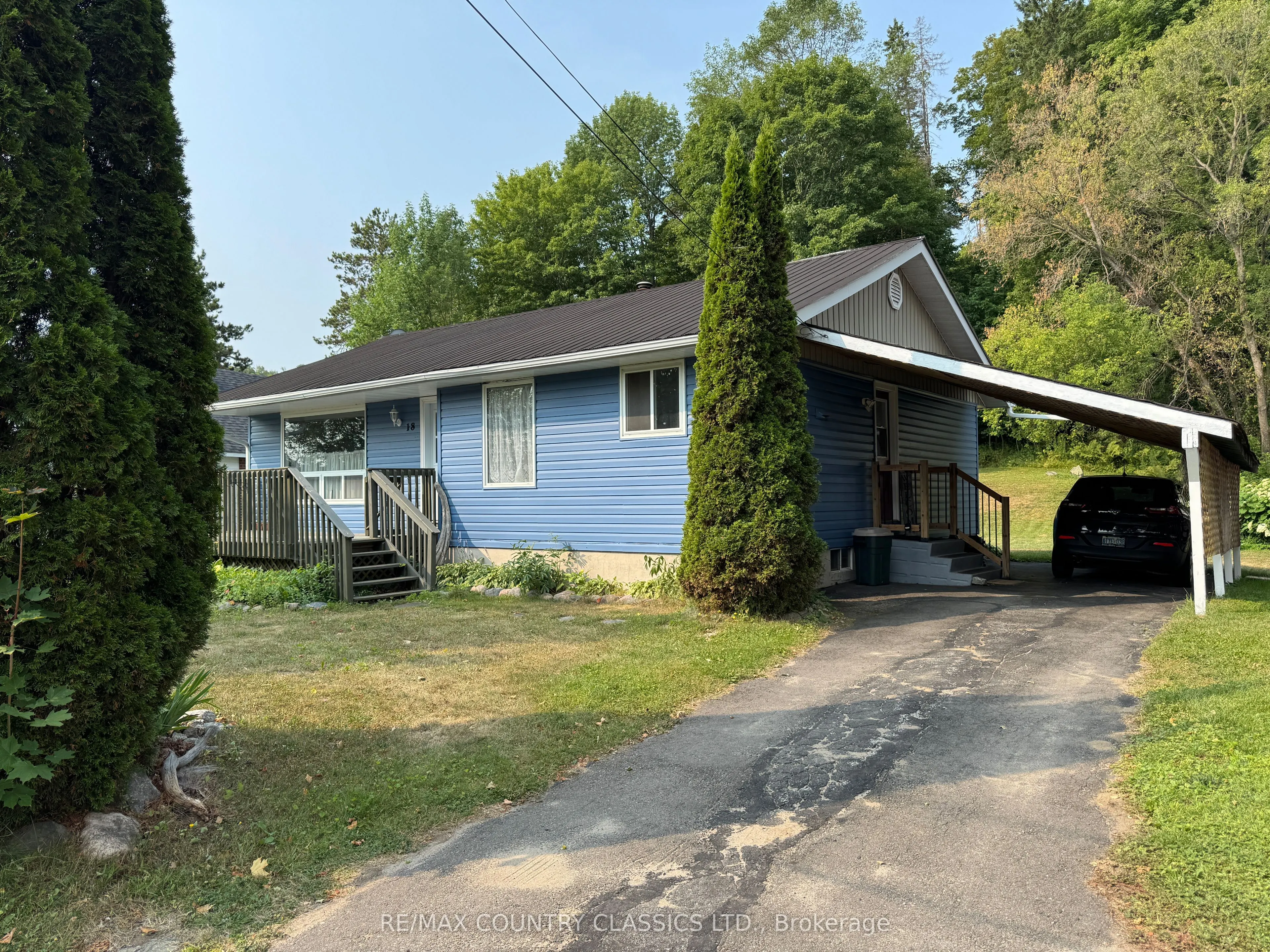 18 Sherbourne Street S