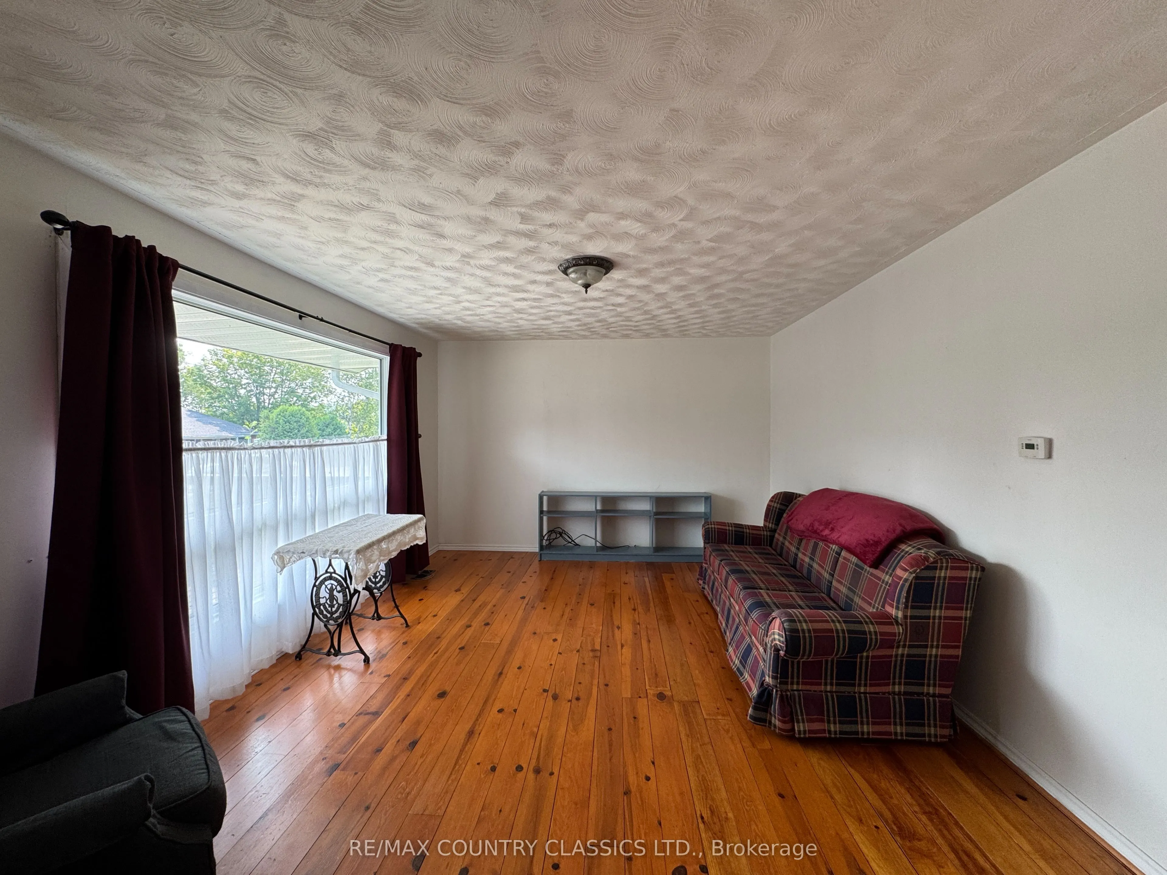 18 Sherbourne Street S