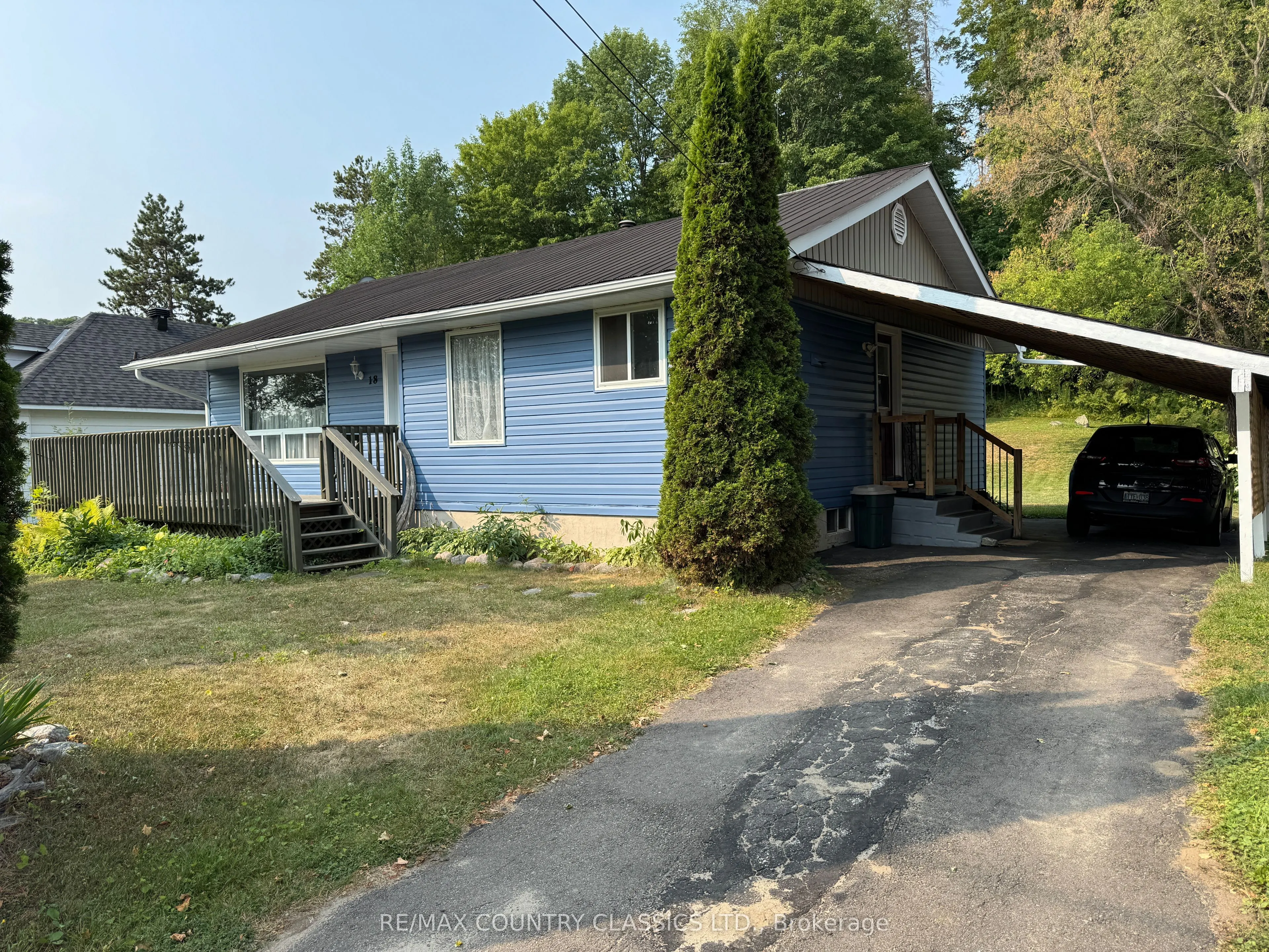 18 Sherbourne Street S